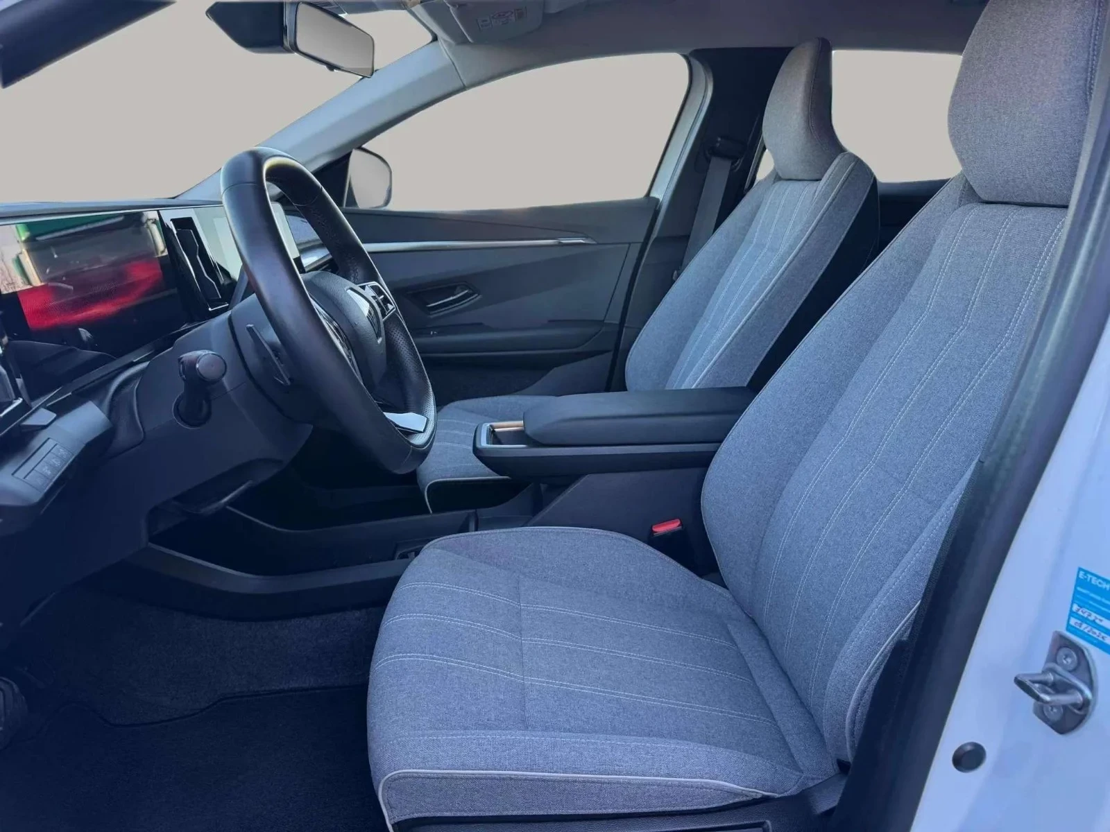 Renault-Megane E-Tech-image-8