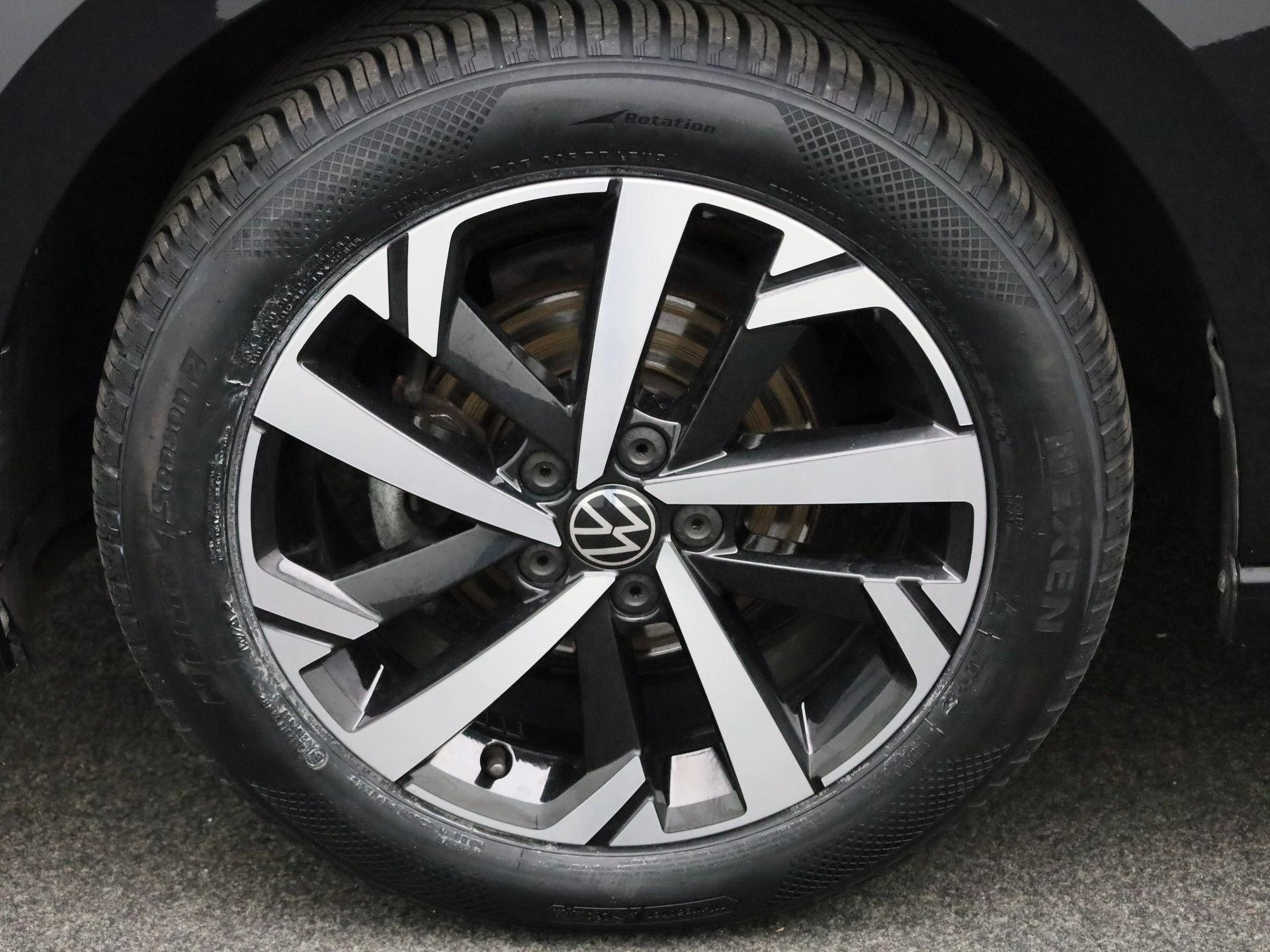 Volkswagen-Polo-image-12