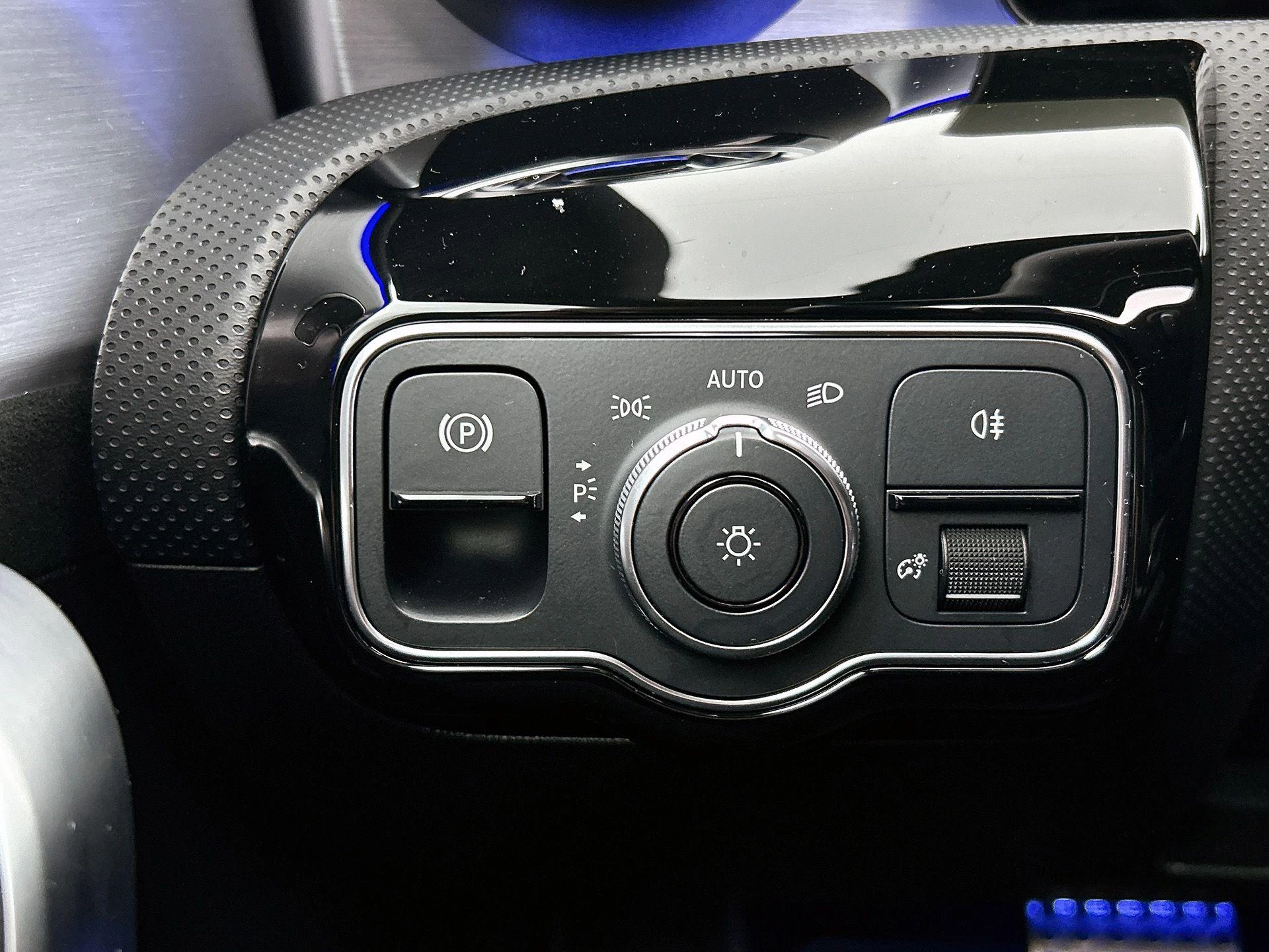 Mercedes-Benz-CLA-image-33