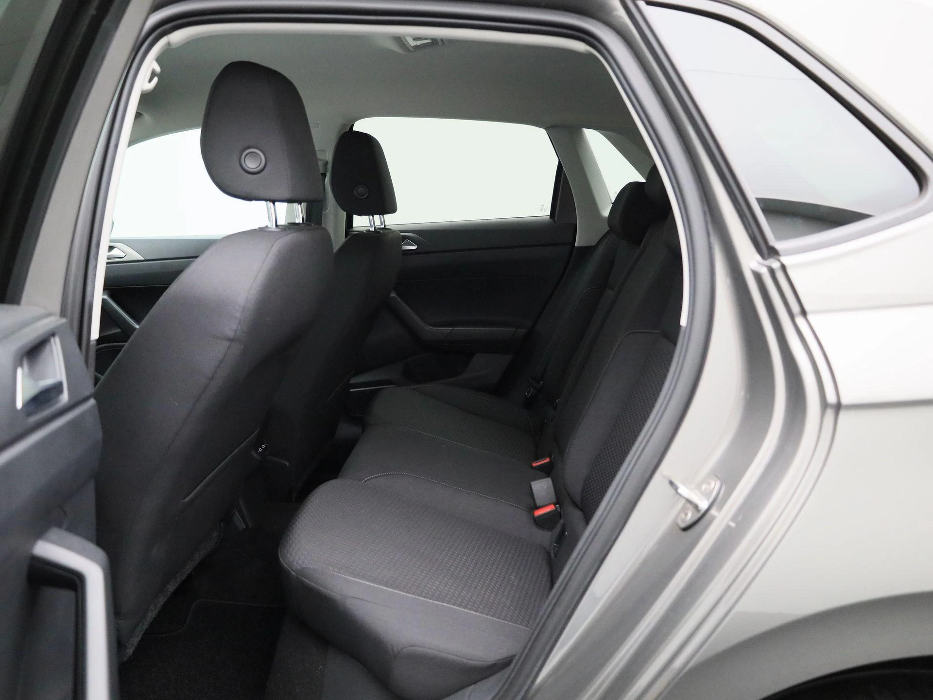 Volkswagen-Polo-image-9