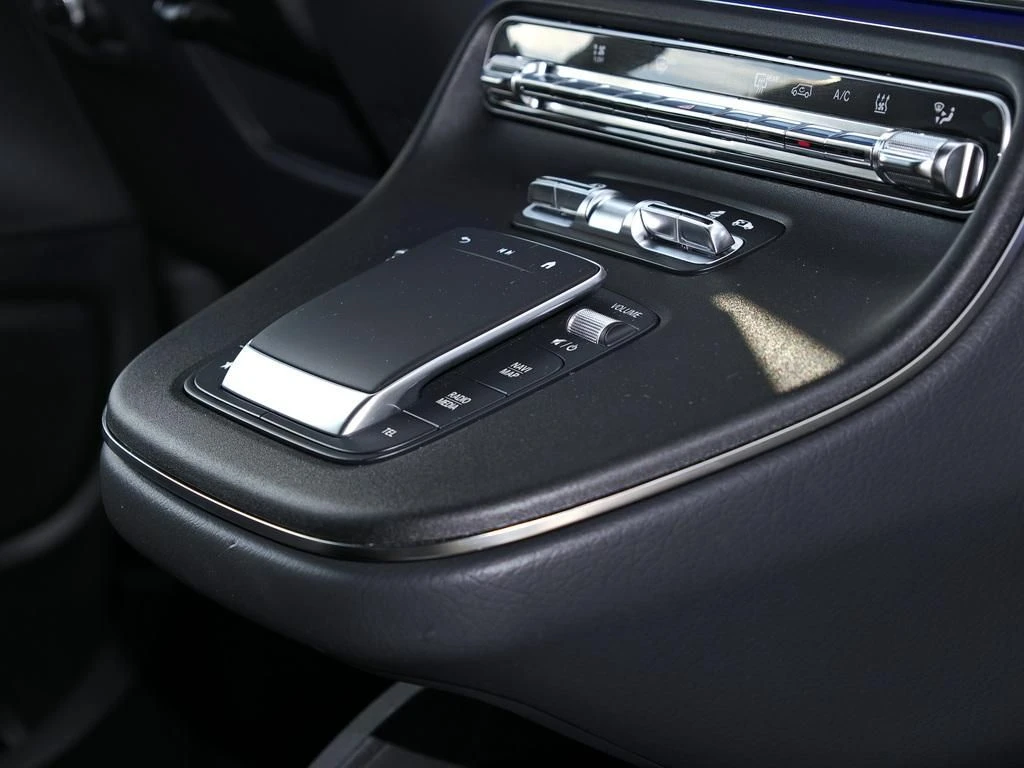 Mercedes-Benz-V-Klasse 220-image-12