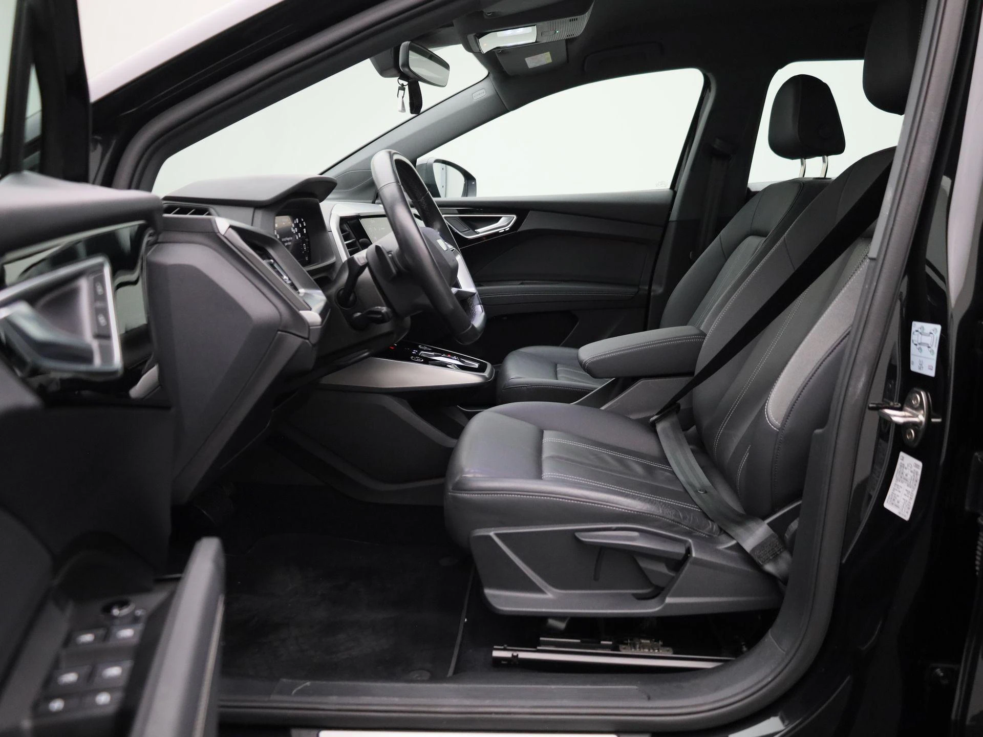 Audi-Q4 e-tron-image-10