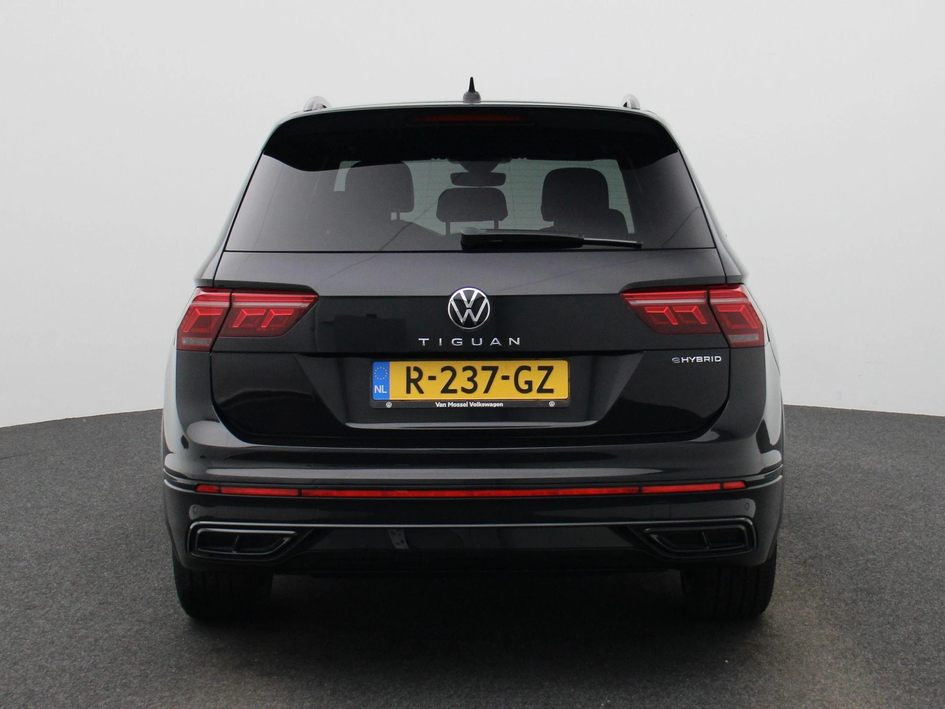 Volkswagen-Tiguan-image-4