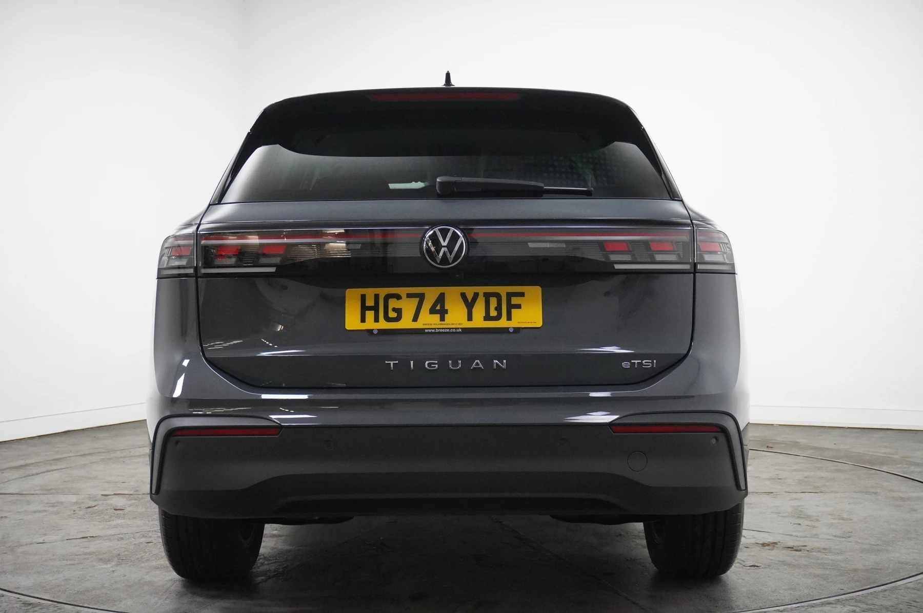 Volkswagen-Tiguan-image-15
