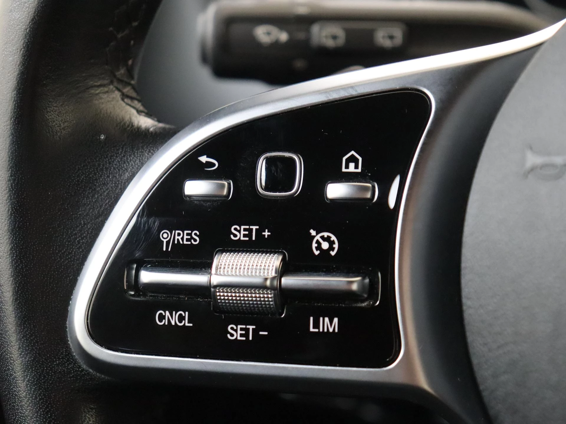 Mercedes-Benz B-Klasse 180 Launch Edition Premium