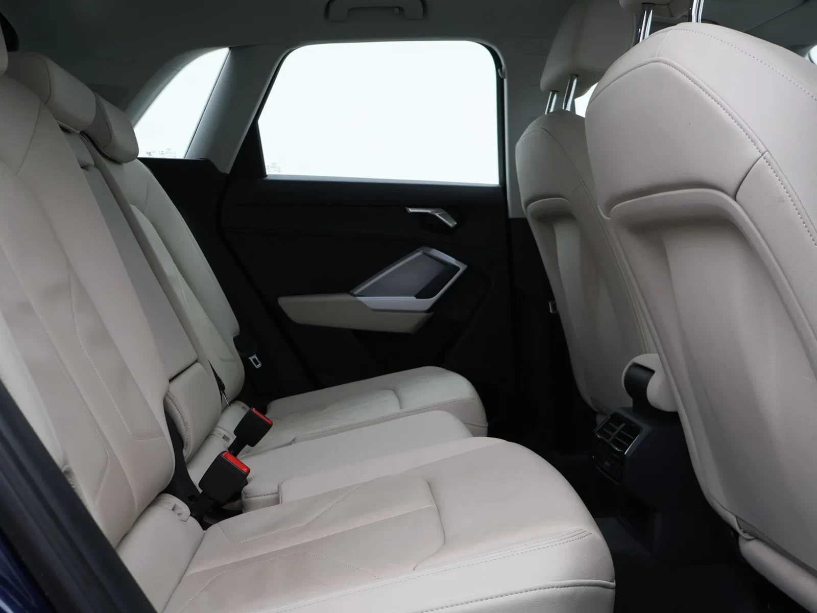Audi Q3 PHEV Audi Q3 S-LINE PHEV 45TFSIe 245PK *AUTOMAAT*TREKHAAK*BEIGE LEDER*NAVI*BLTH*CRUISE*PDC*ZETELVERWARMIN