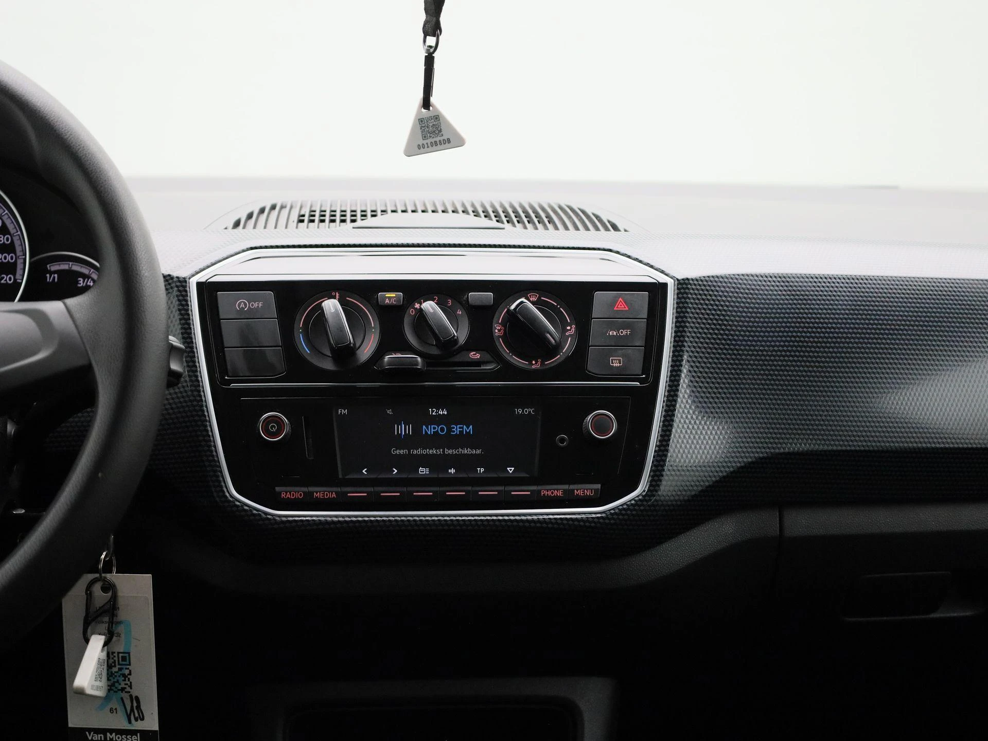 Volkswagen-up!-image-8