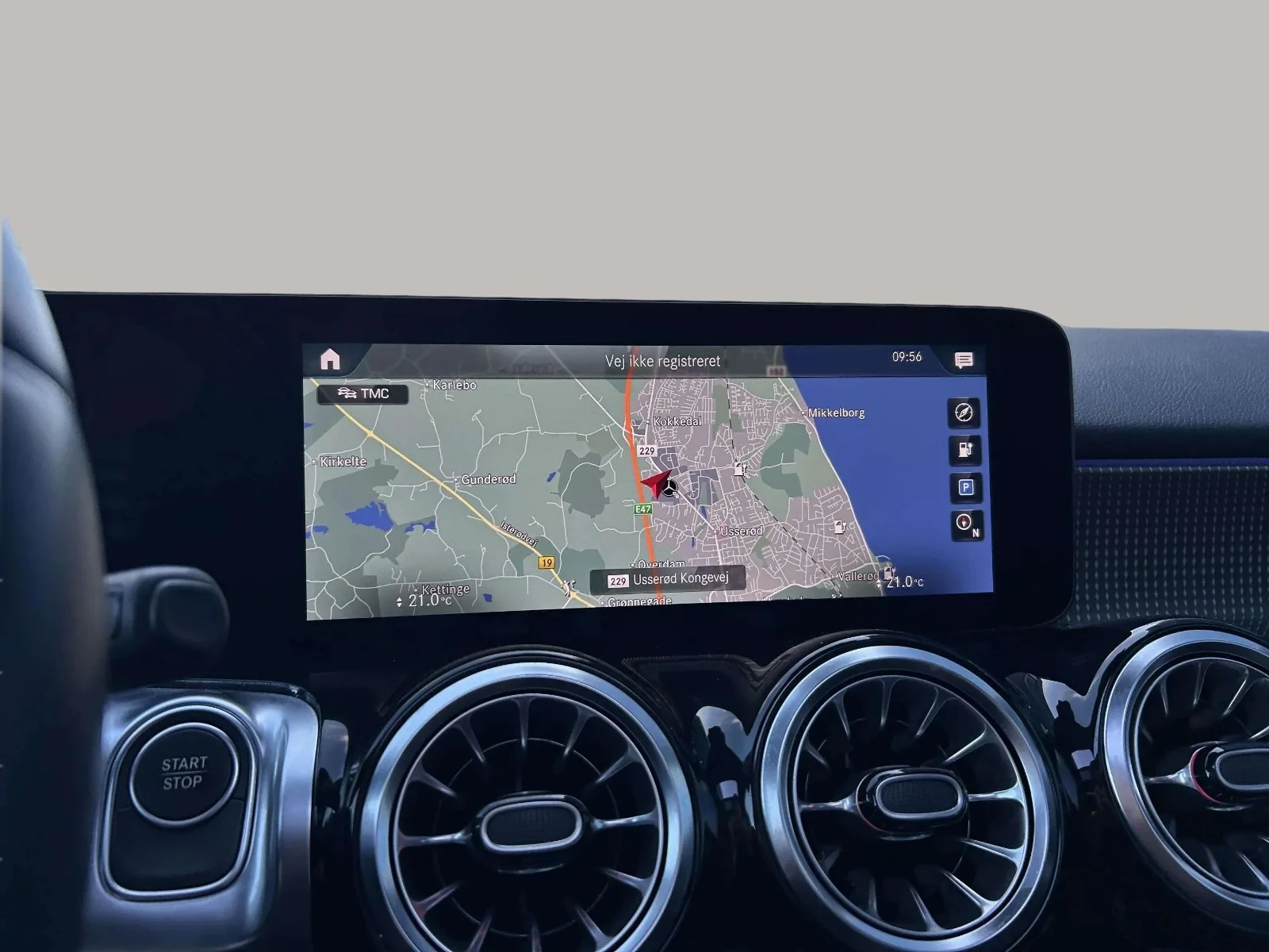 Mercedes-Benz-EQB-image-14