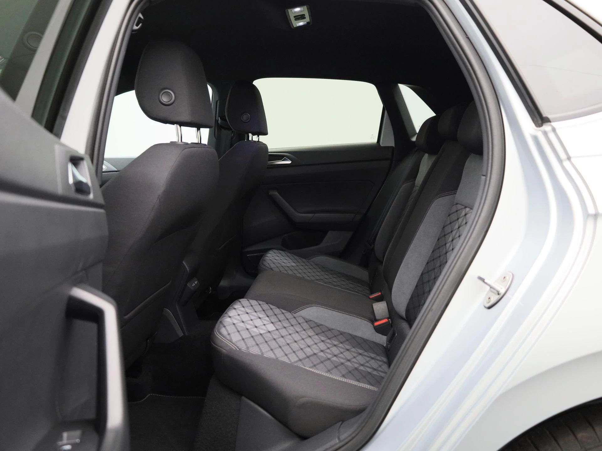 Volkswagen-Polo-image-11