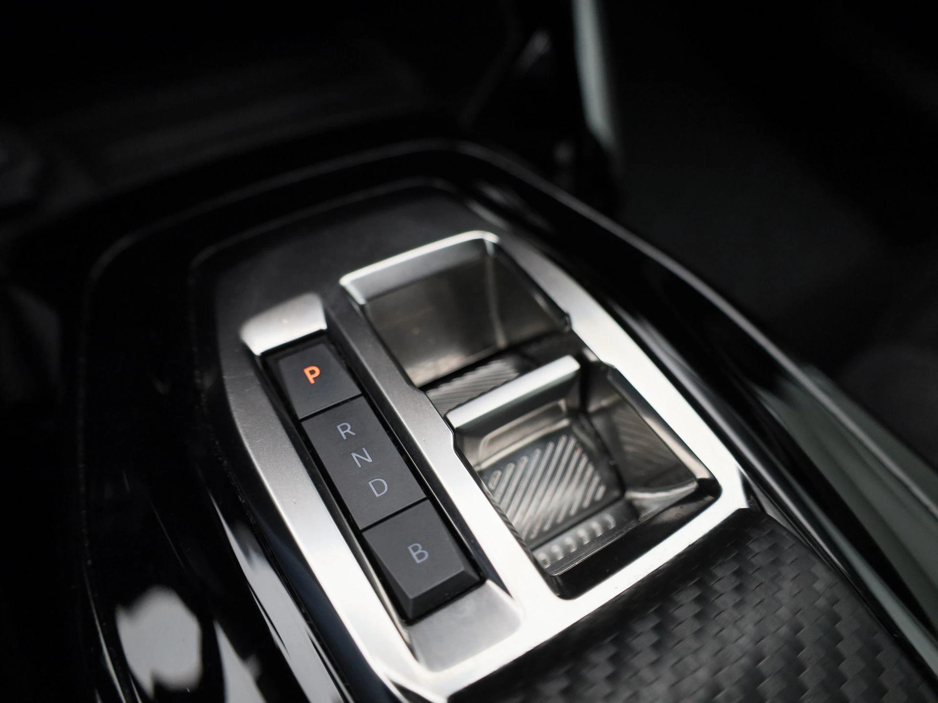 Peugeot e-2008 EV Active 50 kWh
