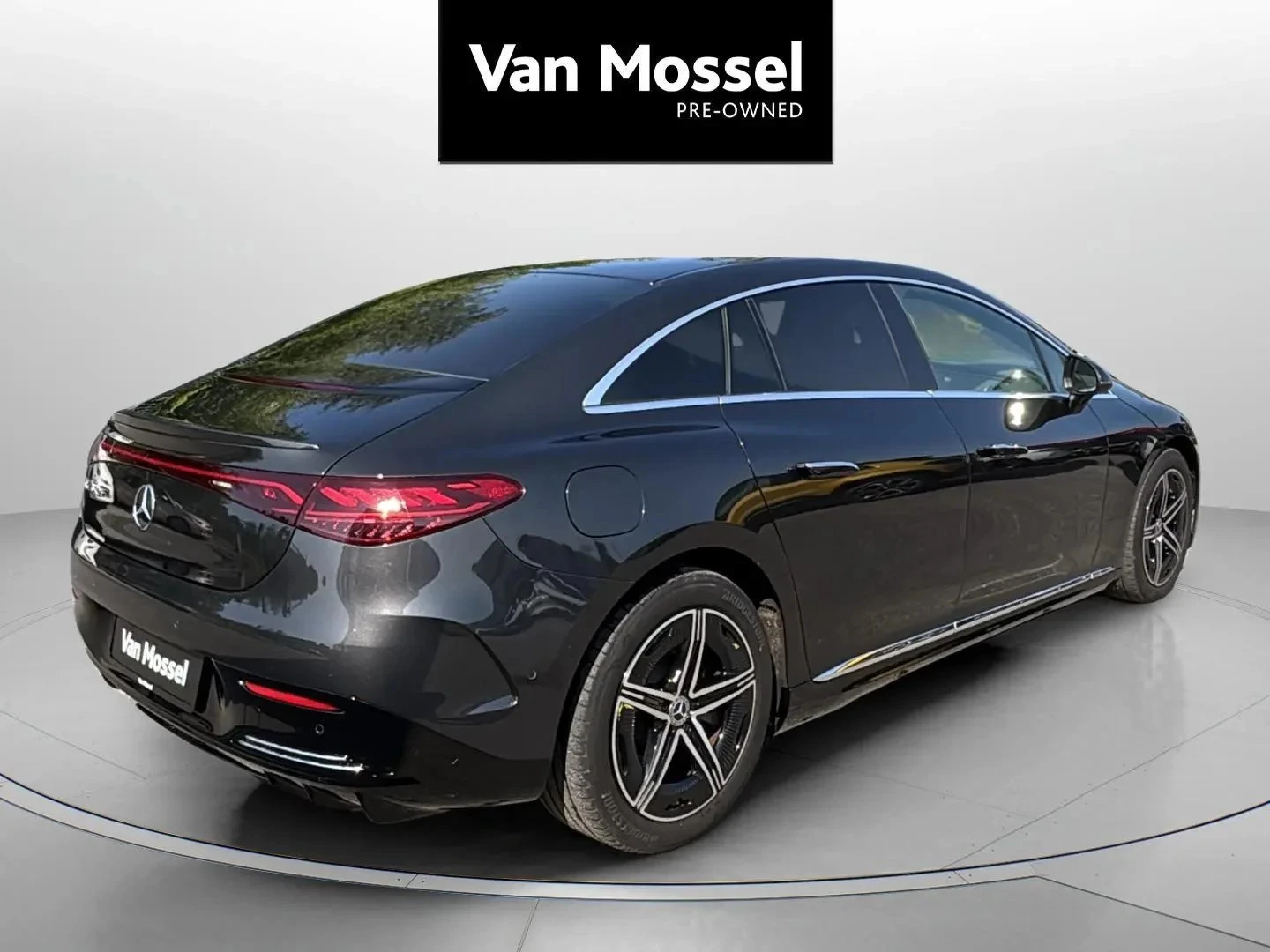 Mercedes-Benz-EQE-image-4