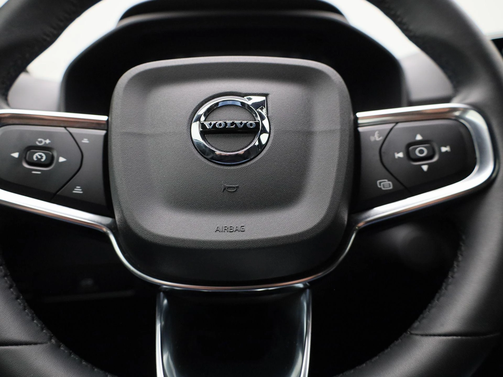 Volvo-XC40-image-24