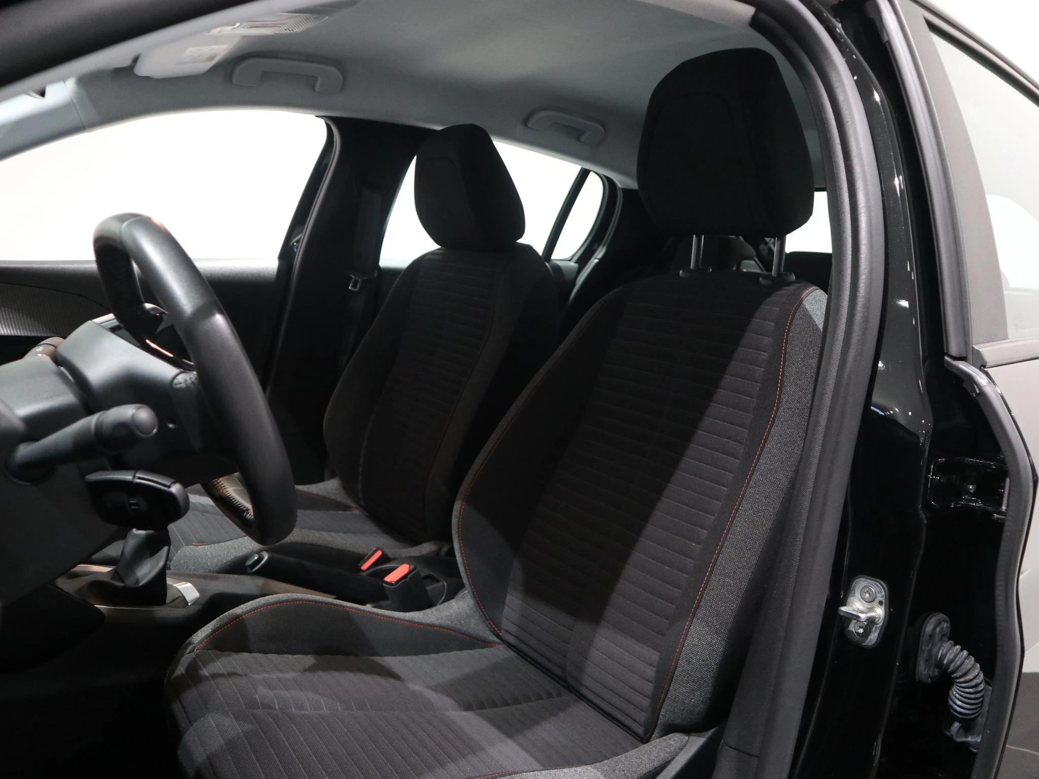 Peugeot-208-image-7