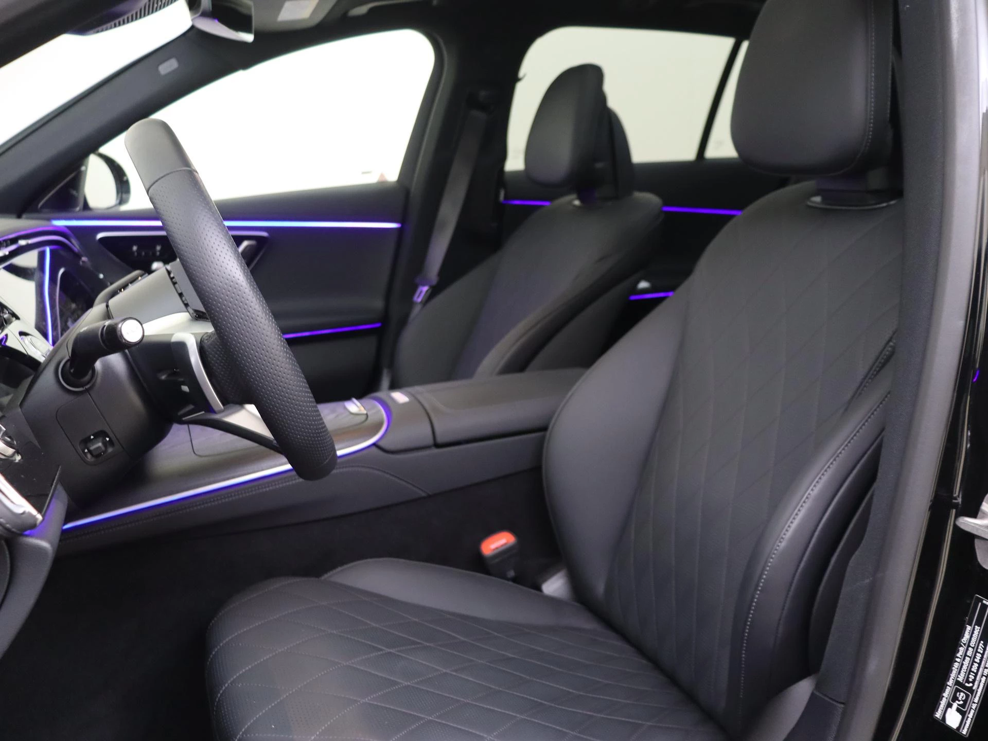 Mercedes-Benz-E-Klasse-image-12