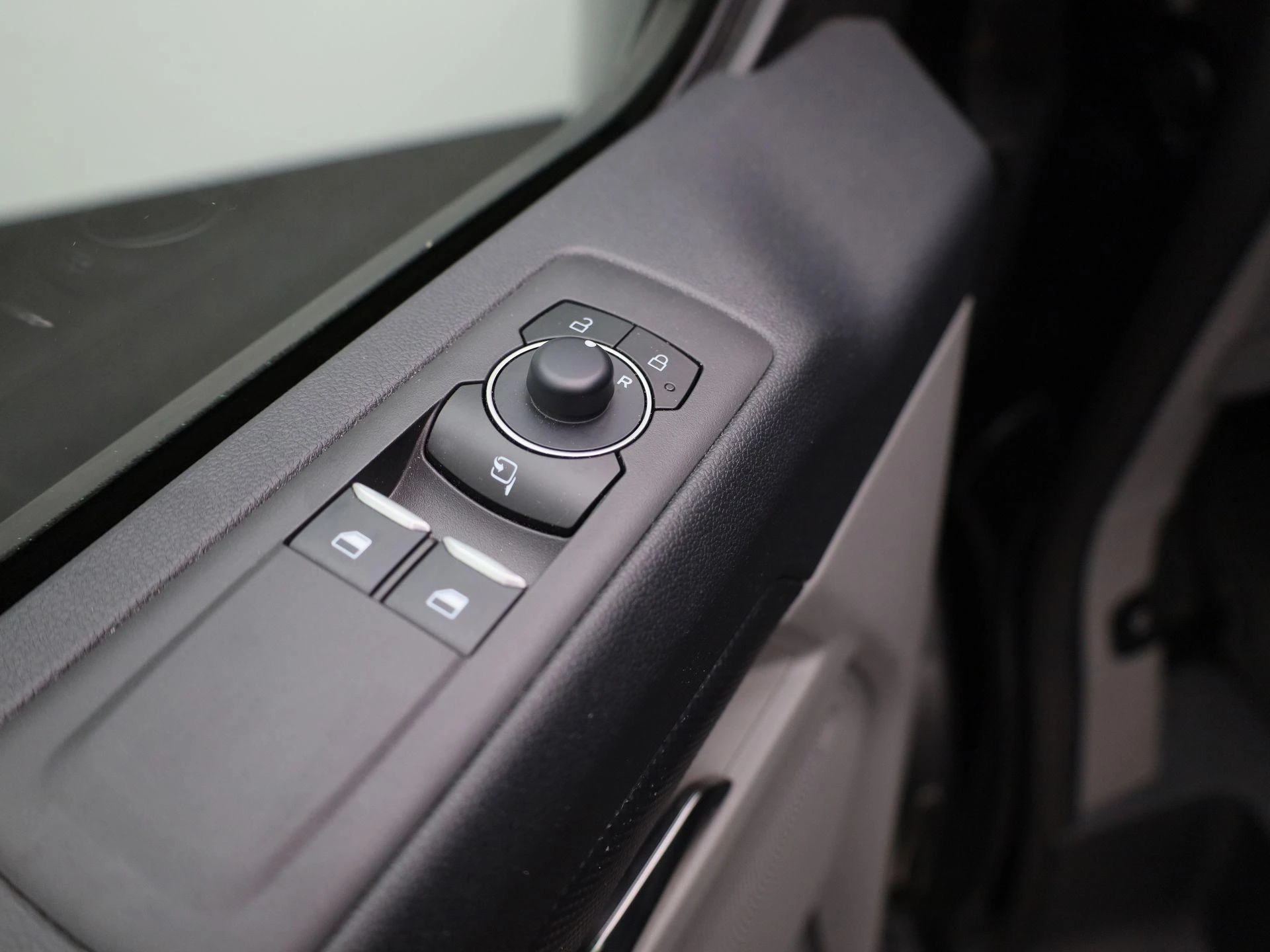 Ford-Transit Custom-image-26