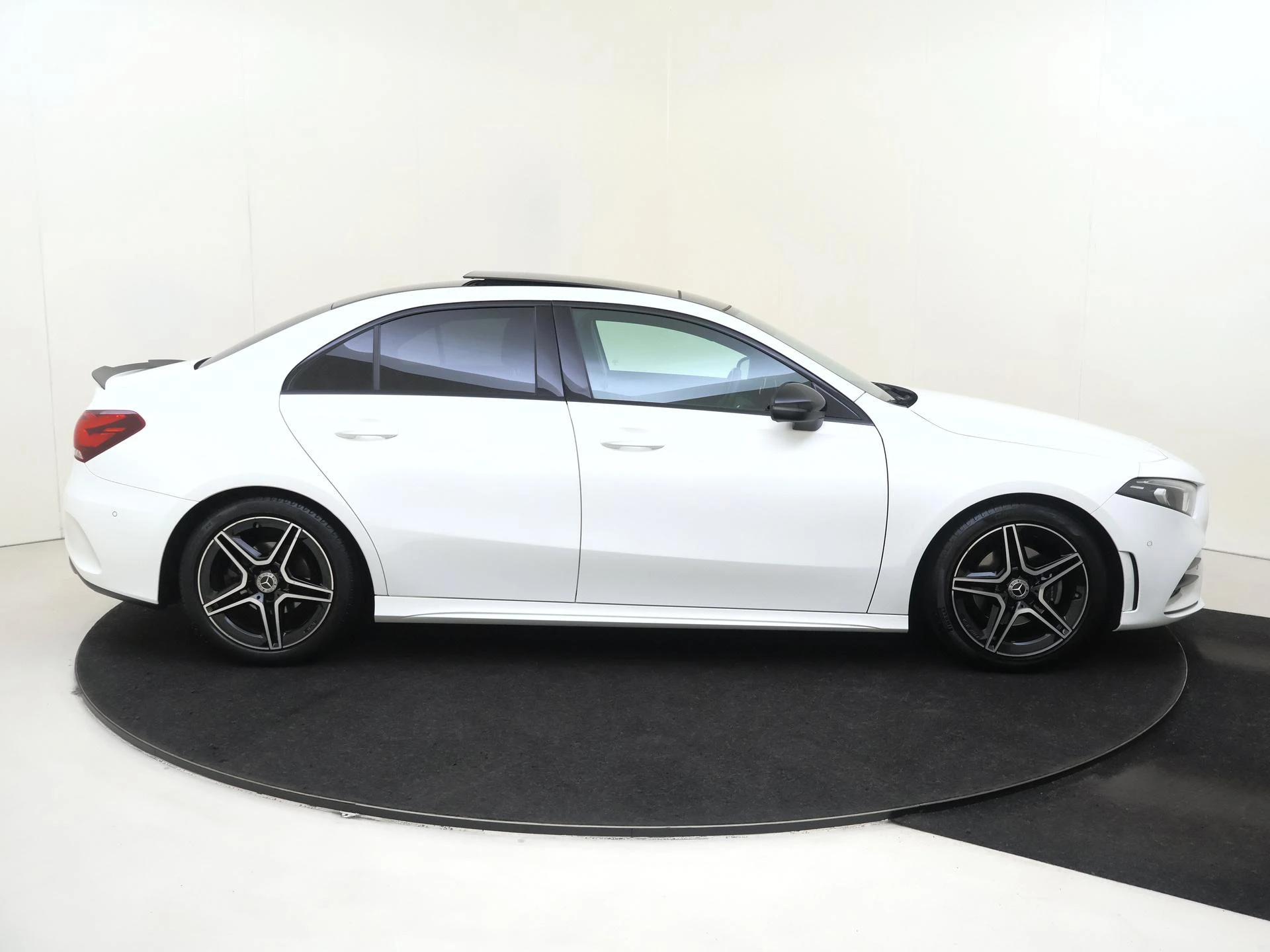 Mercedes-Benz-A-Klasse-image-7