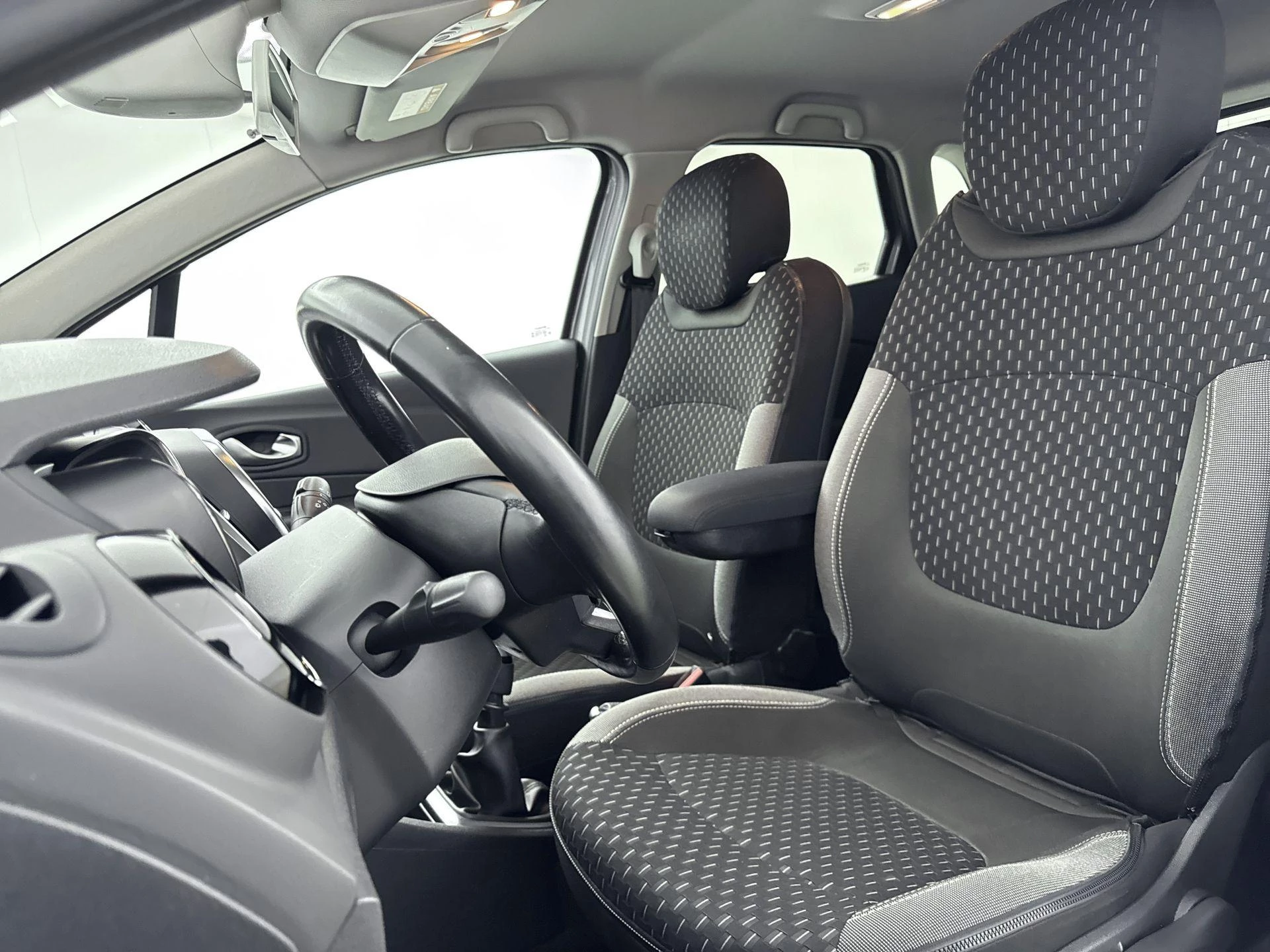 Renault-Captur-image-21