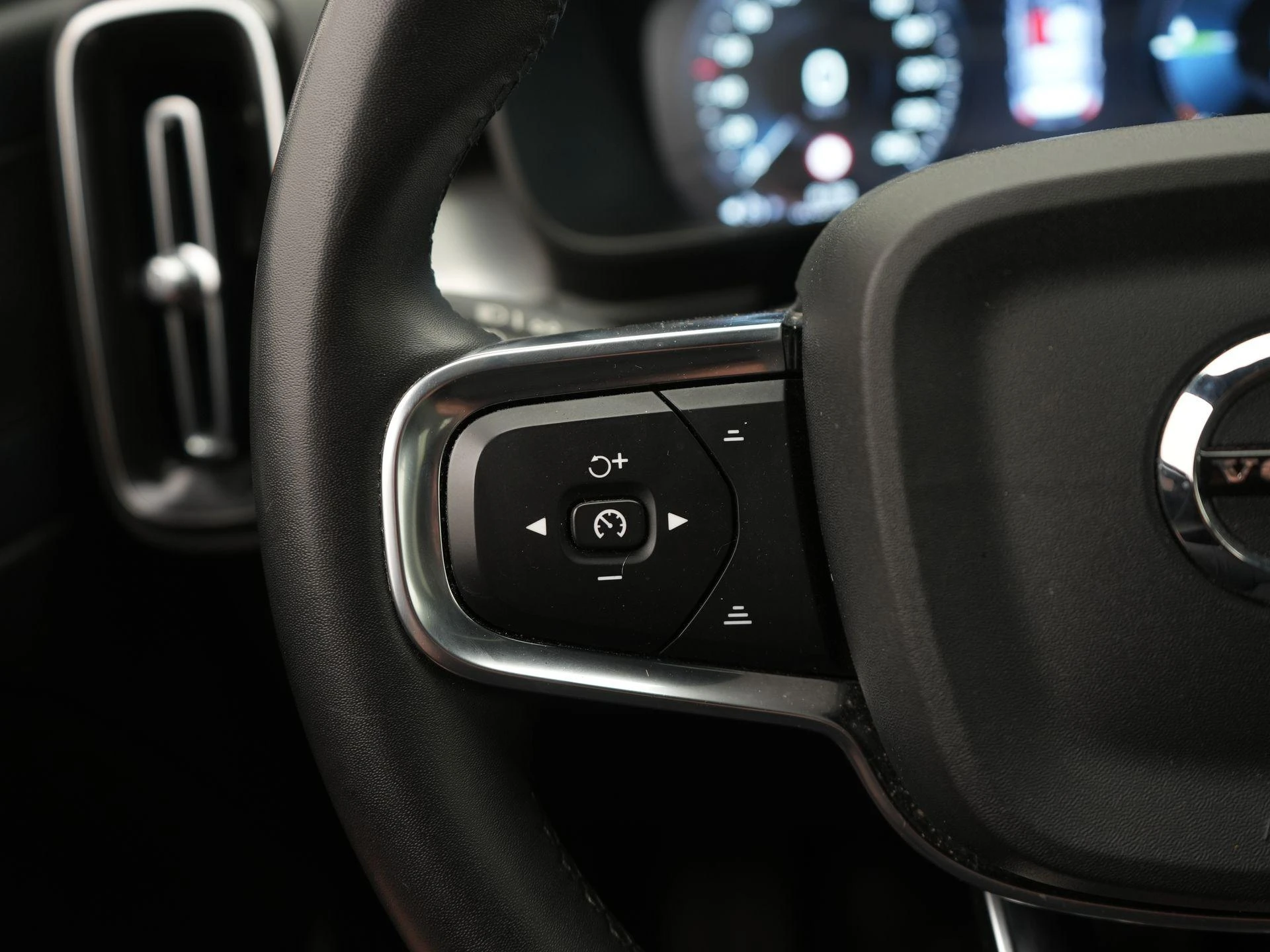 Volvo XC40 1.5 T4 Plug-in hybrid Plus Dark