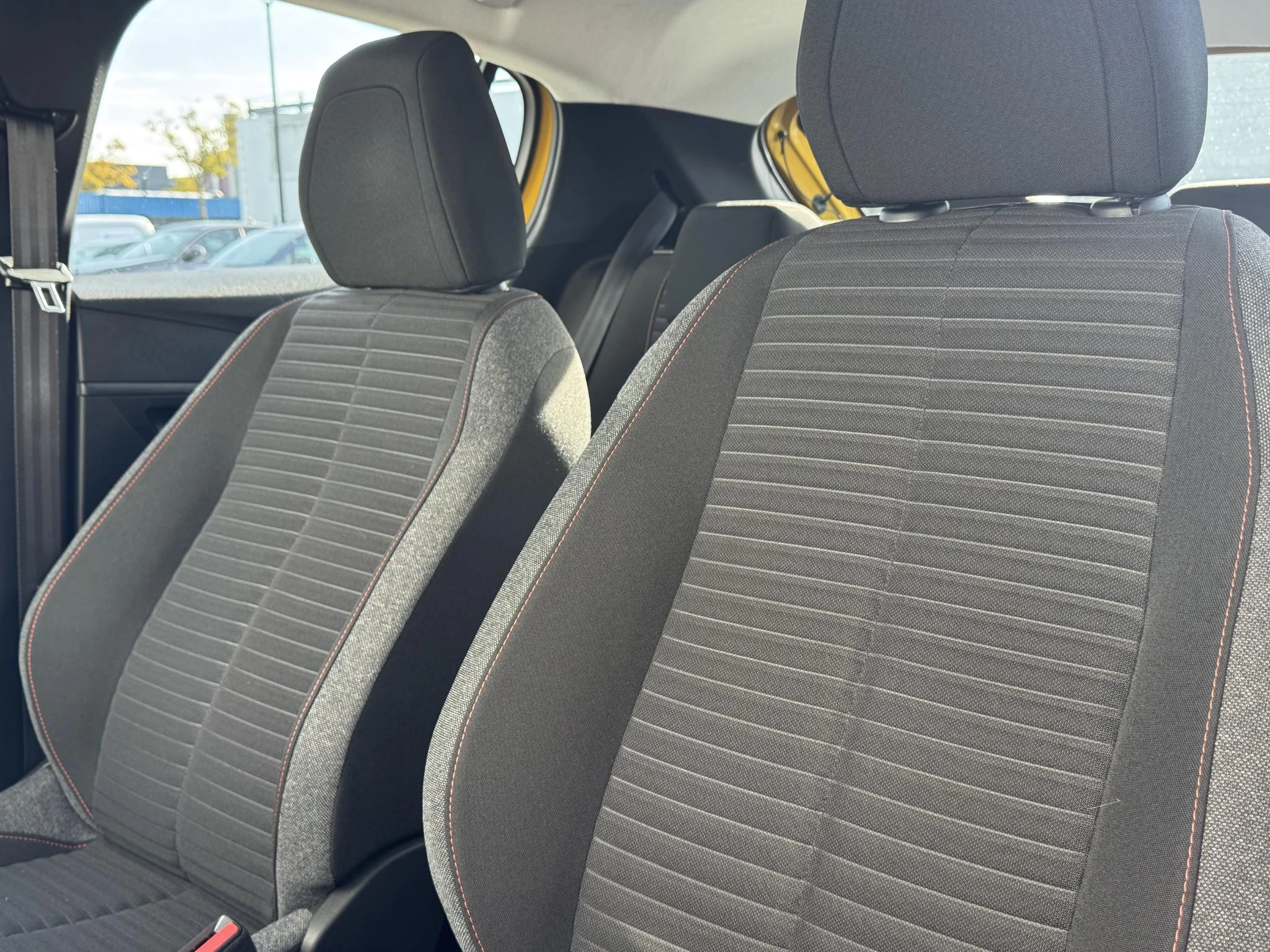 Peugeot-208-image-11