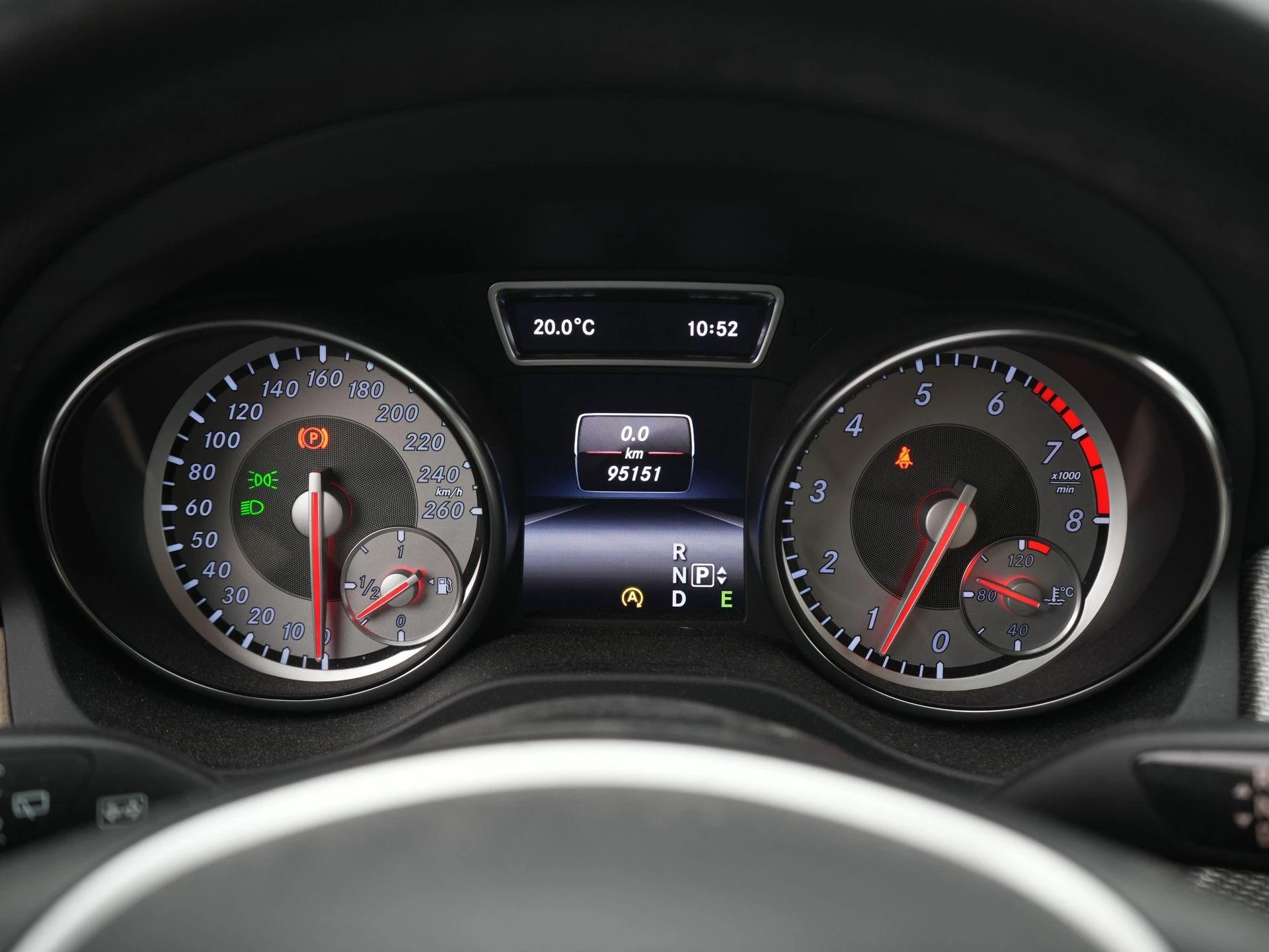 Mercedes-Benz-GLA-image-10