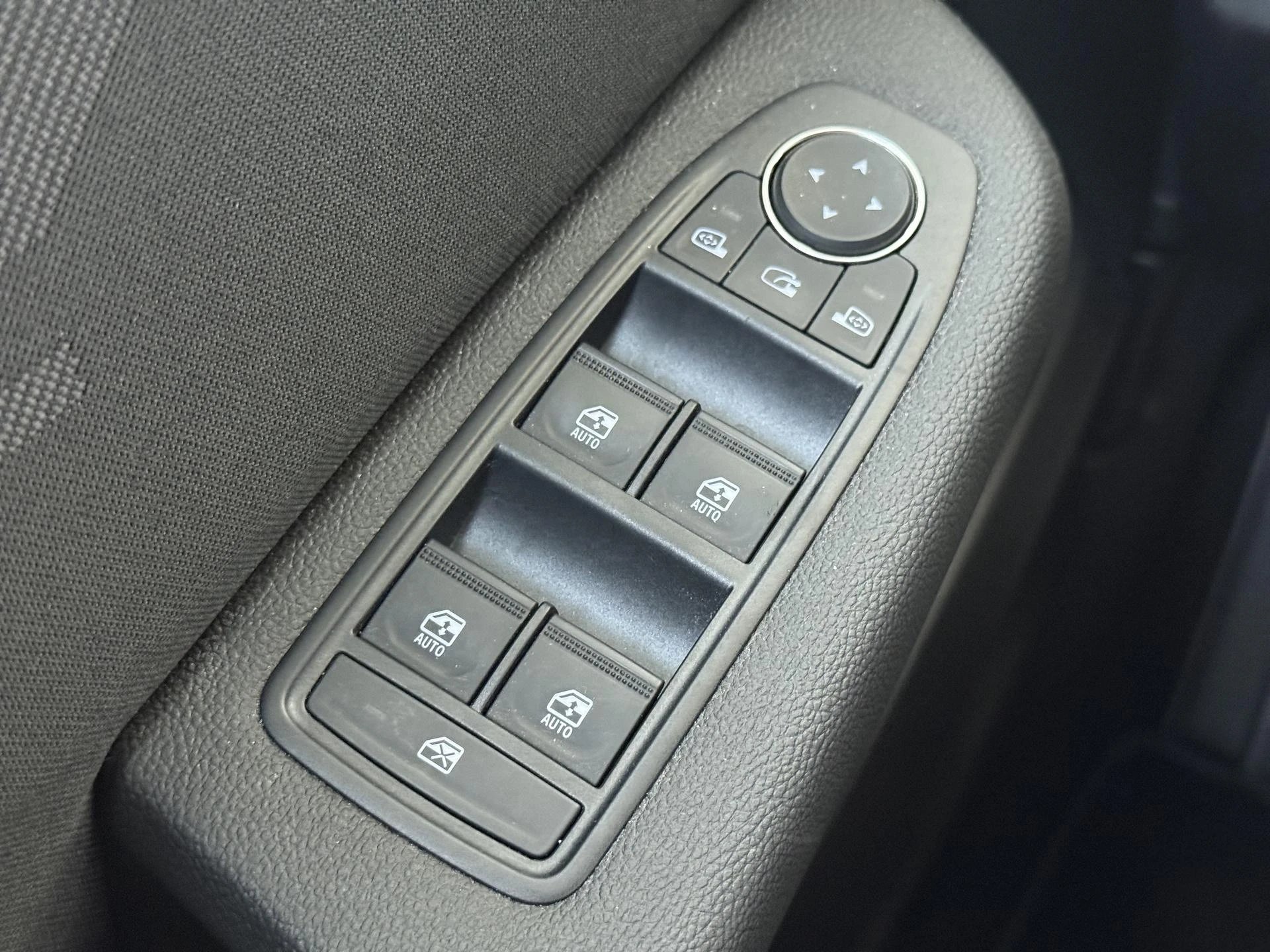 Renault-Clio-image-25