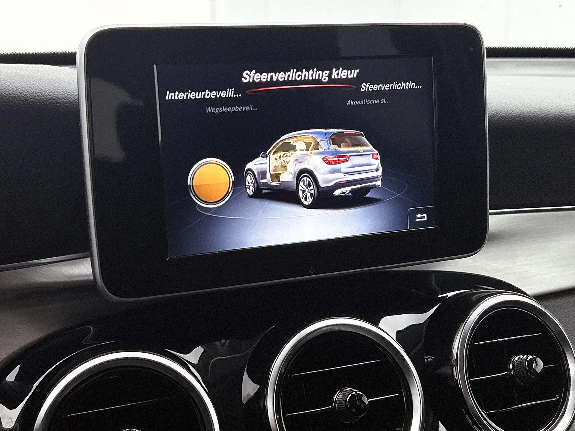 Mercedes-Benz-GLC-image-33