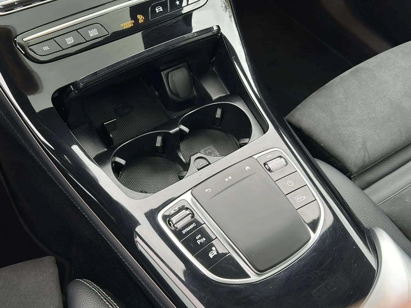 Mercedes-Benz-EQC-image-12