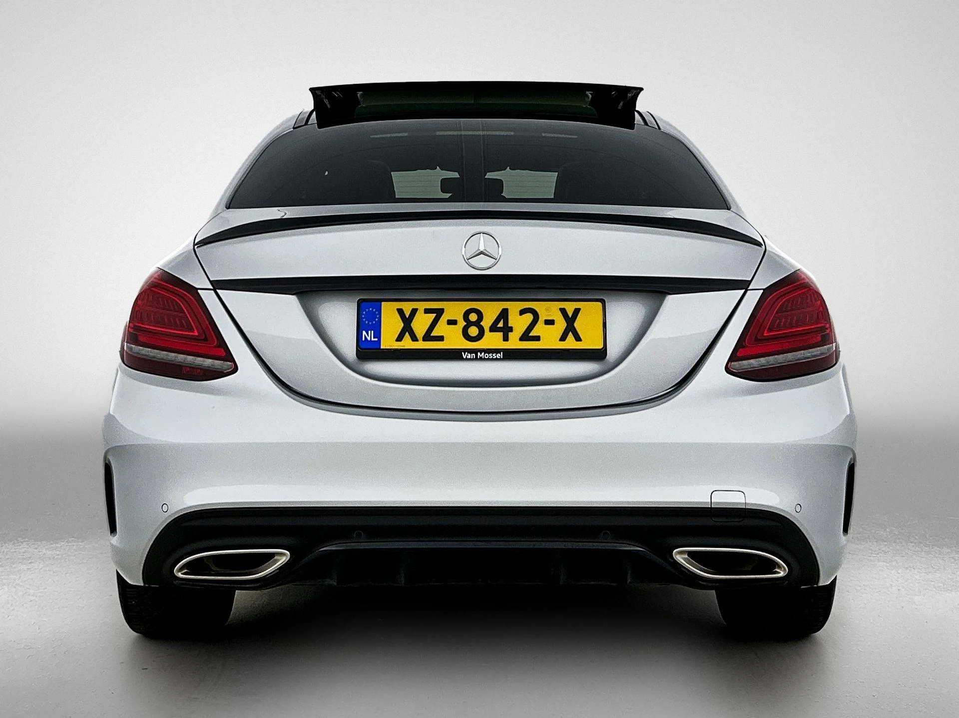 Mercedes-Benz-C-Klasse-image-2