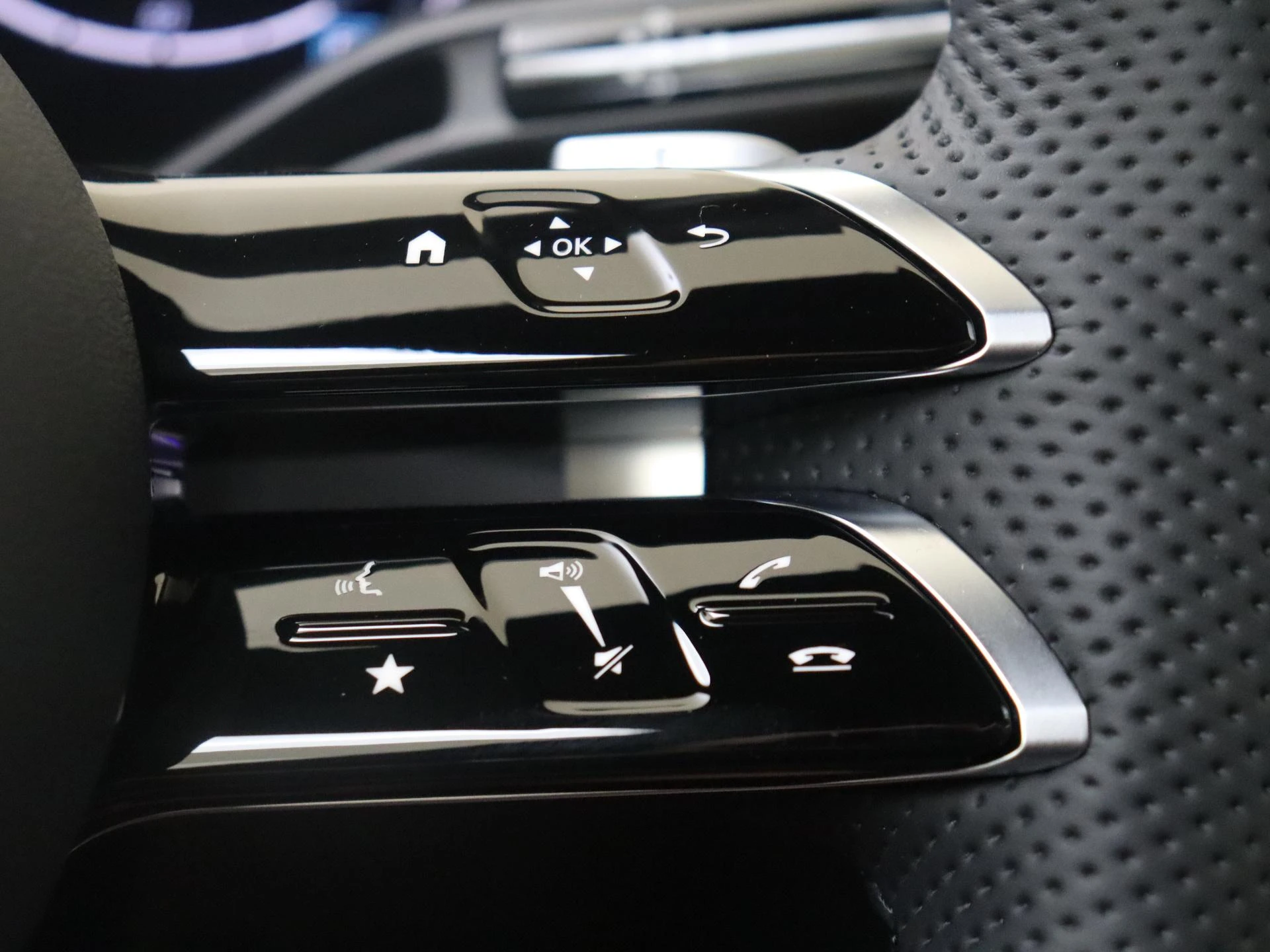 Mercedes-Benz-GLC-image-12