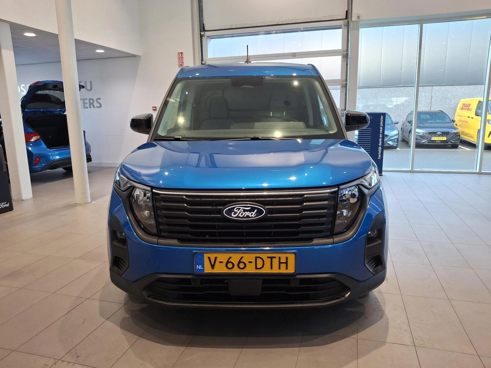 Ford-Transit Courier-image-1