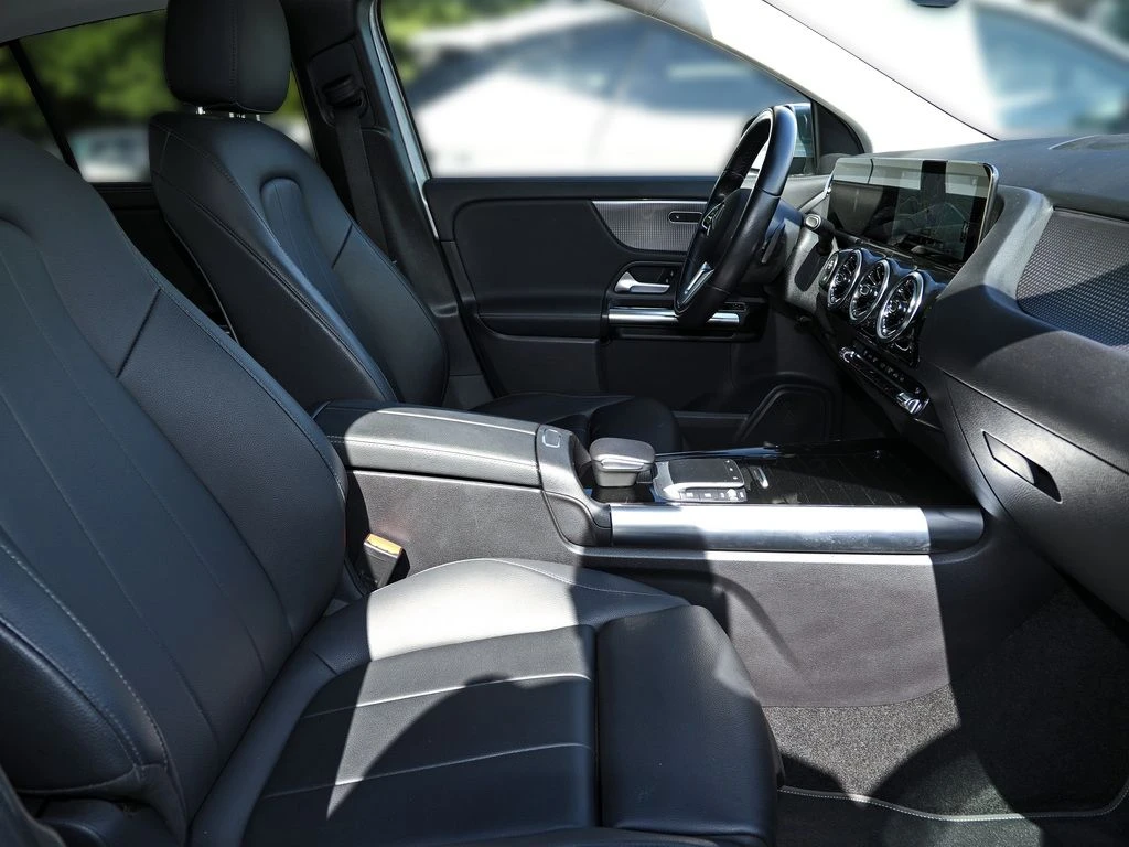 Mercedes-Benz-GLA 180-image-10