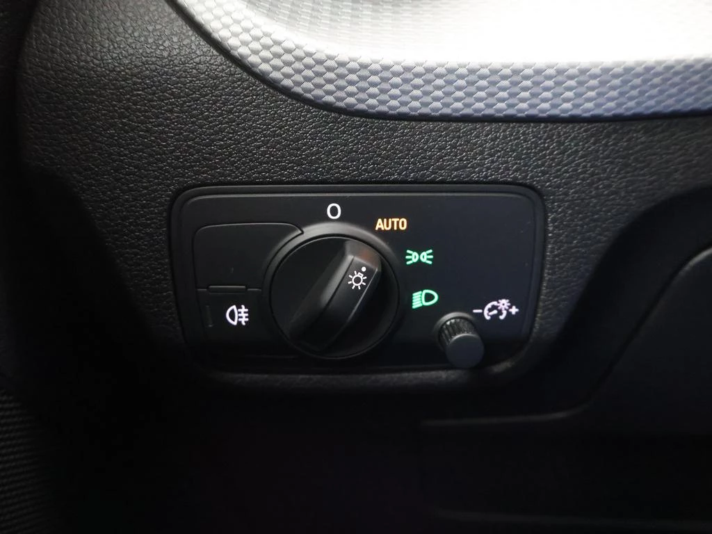 Audi Q2 Business Edition S-LINE 35TFSI 150PK *AUTOMAAT*NAVI*BLTH*CRUISE*PDC*ZETELVERWARMING*...