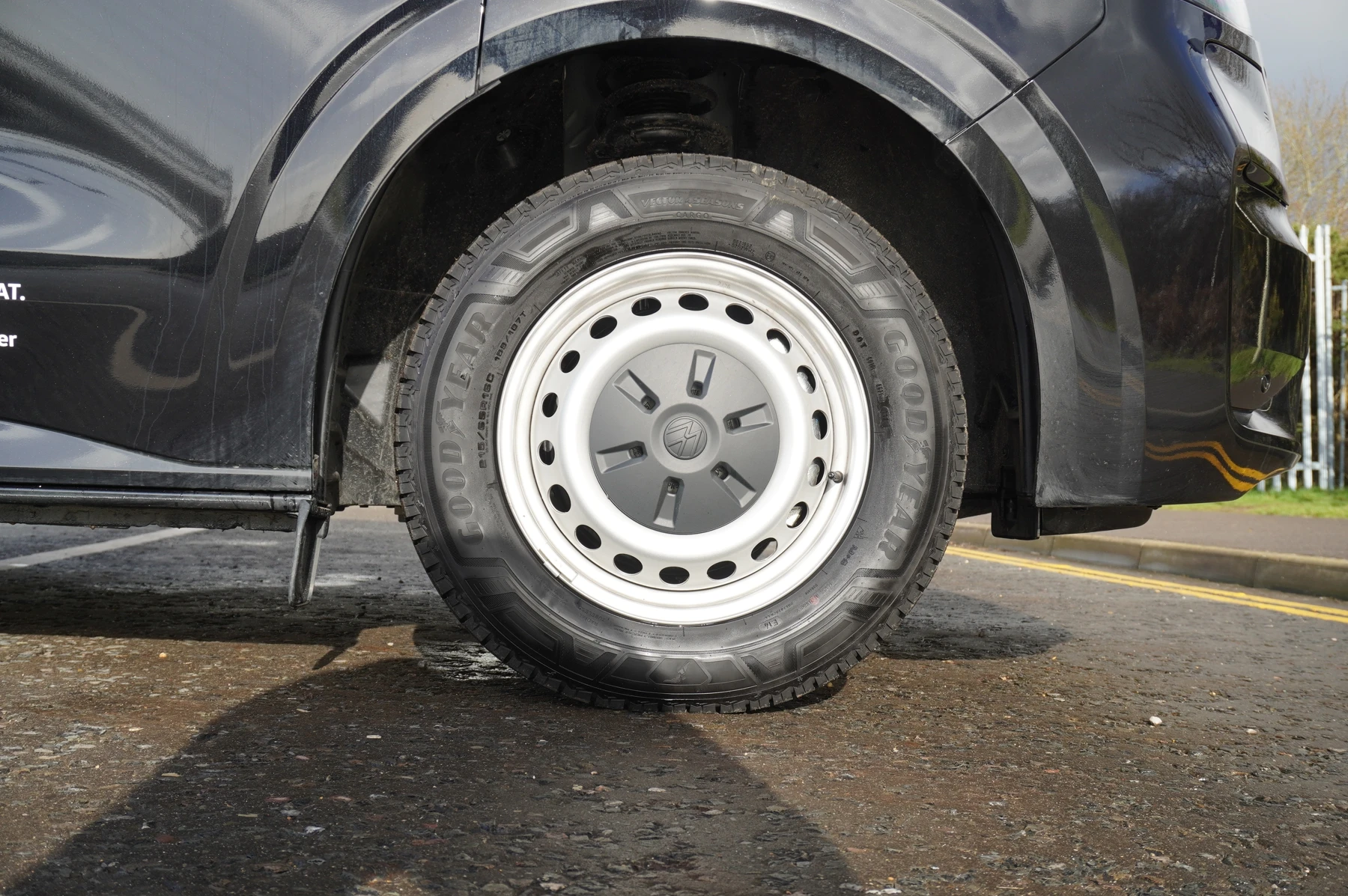 Volkswagen-Transporter-image-21