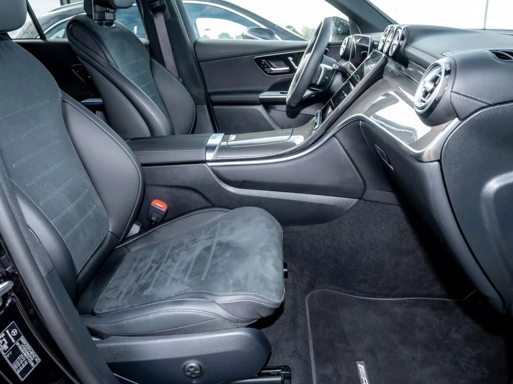 Mercedes-Benz-GLC 300 d-image-10
