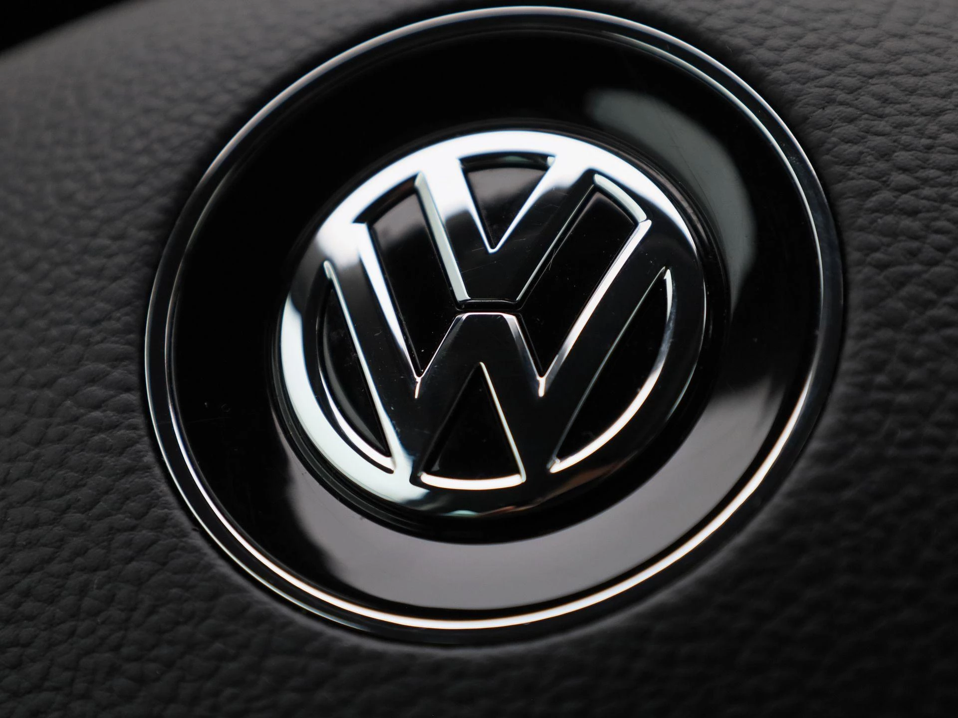 Volkswagen-Tiguan-image-25