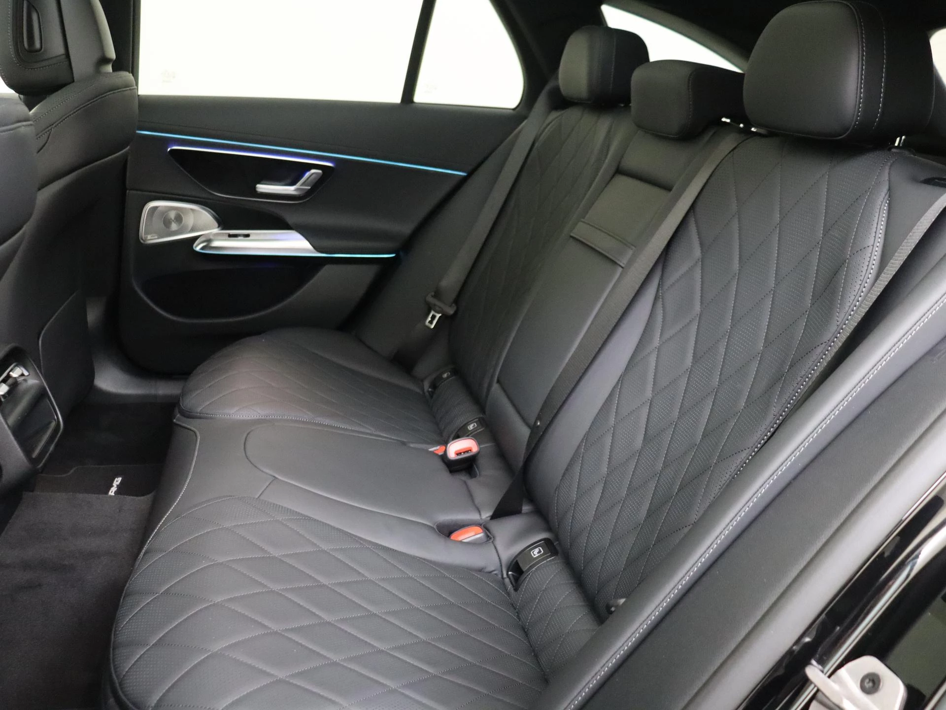 Mercedes-Benz-E-Klasse-image-5