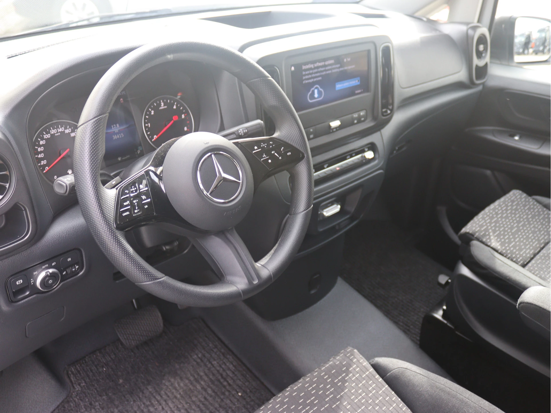 Mercedes-Benz-Vito-image-3