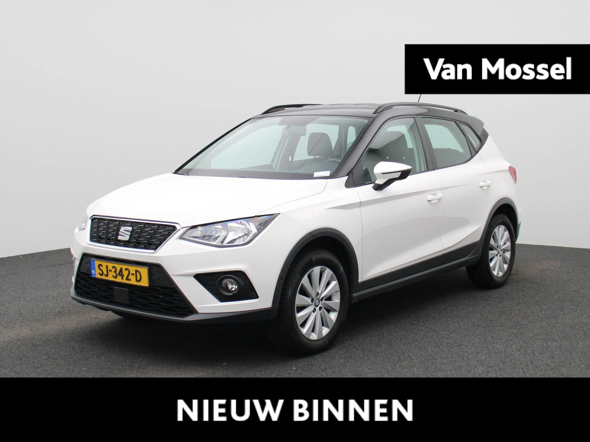 SEAT-Arona-image-0