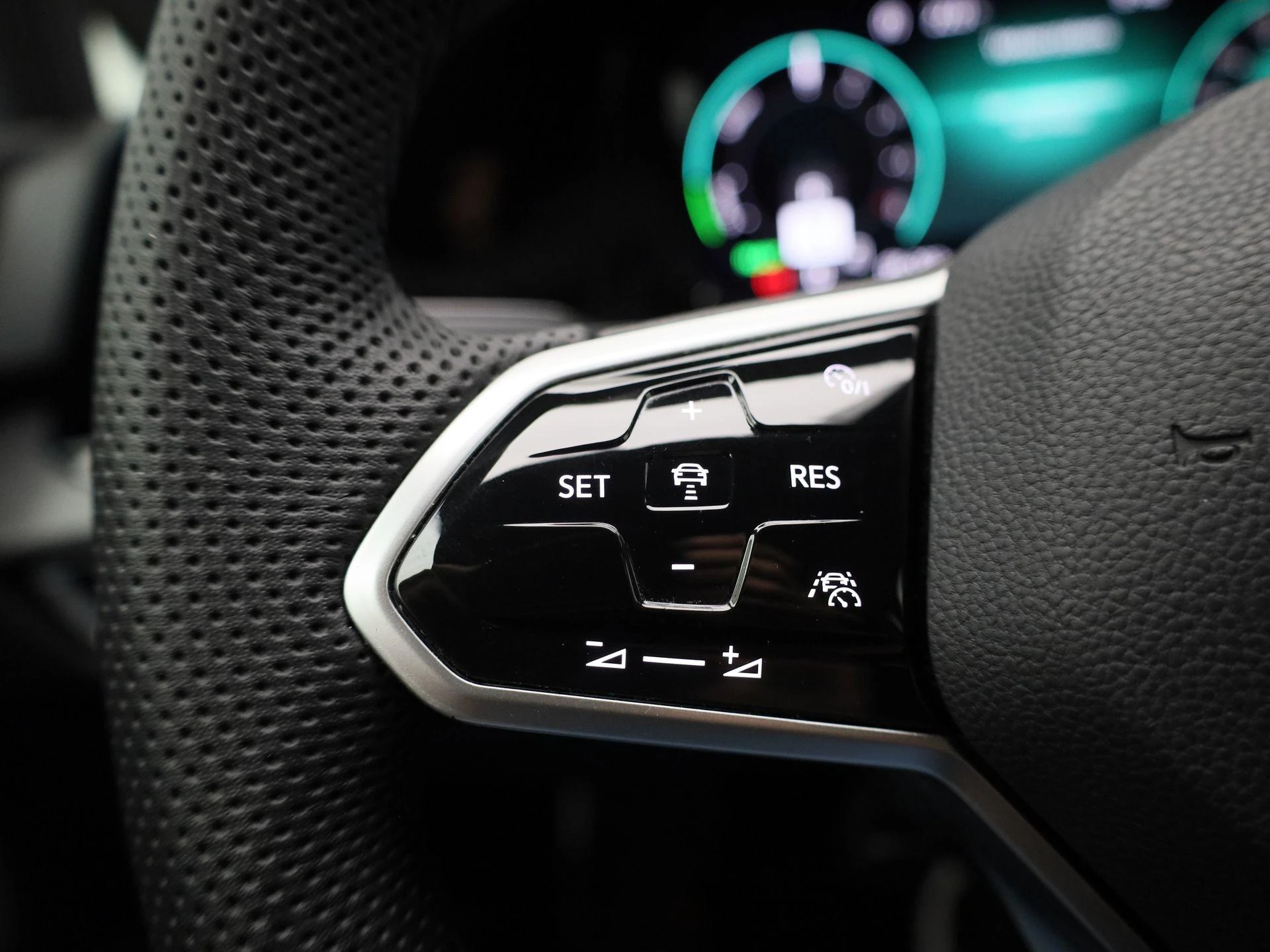 Volkswagen-Golf-image-17