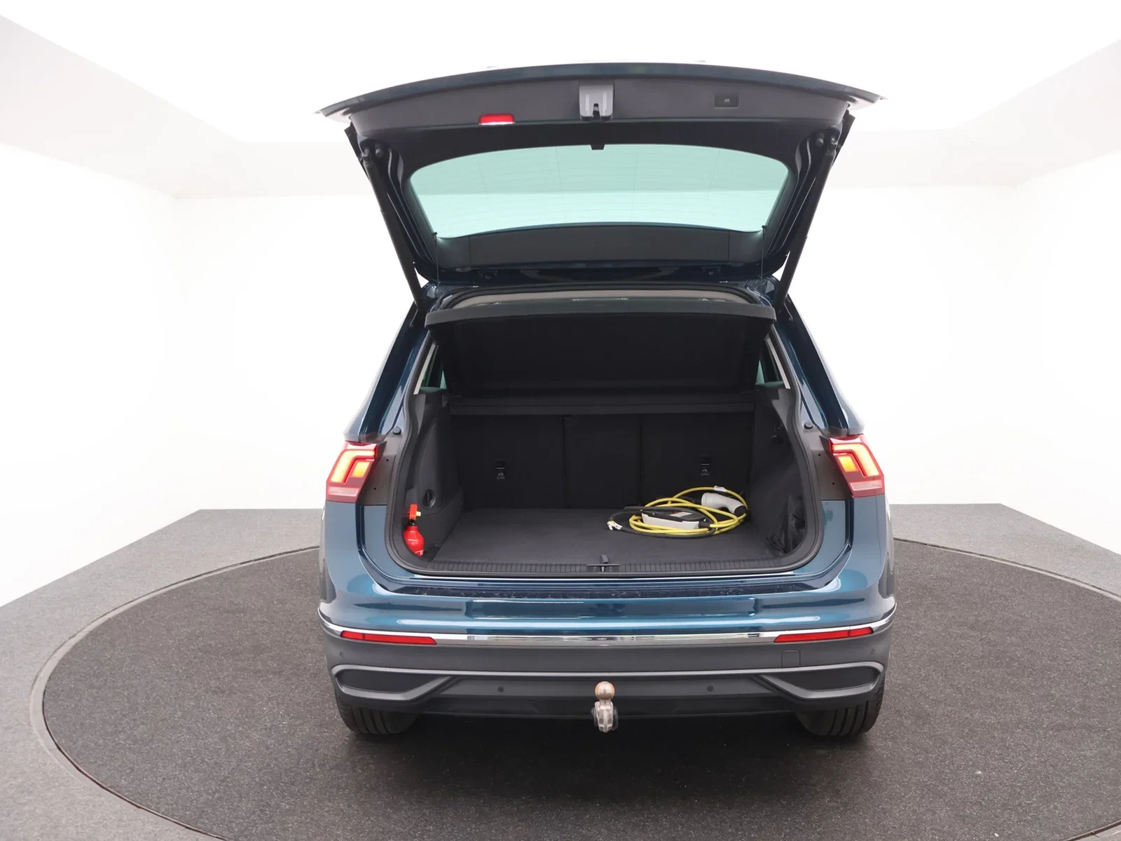 Volkswagen Tiguan eHybrid (PHEV) Tiguan Life Business 1.4TSI eHybrid PHEV 204PK *AUTOMAAT*TREKHAAK*LEDER*CAMERA*PDC*ACC*VIRTUAL COCKP