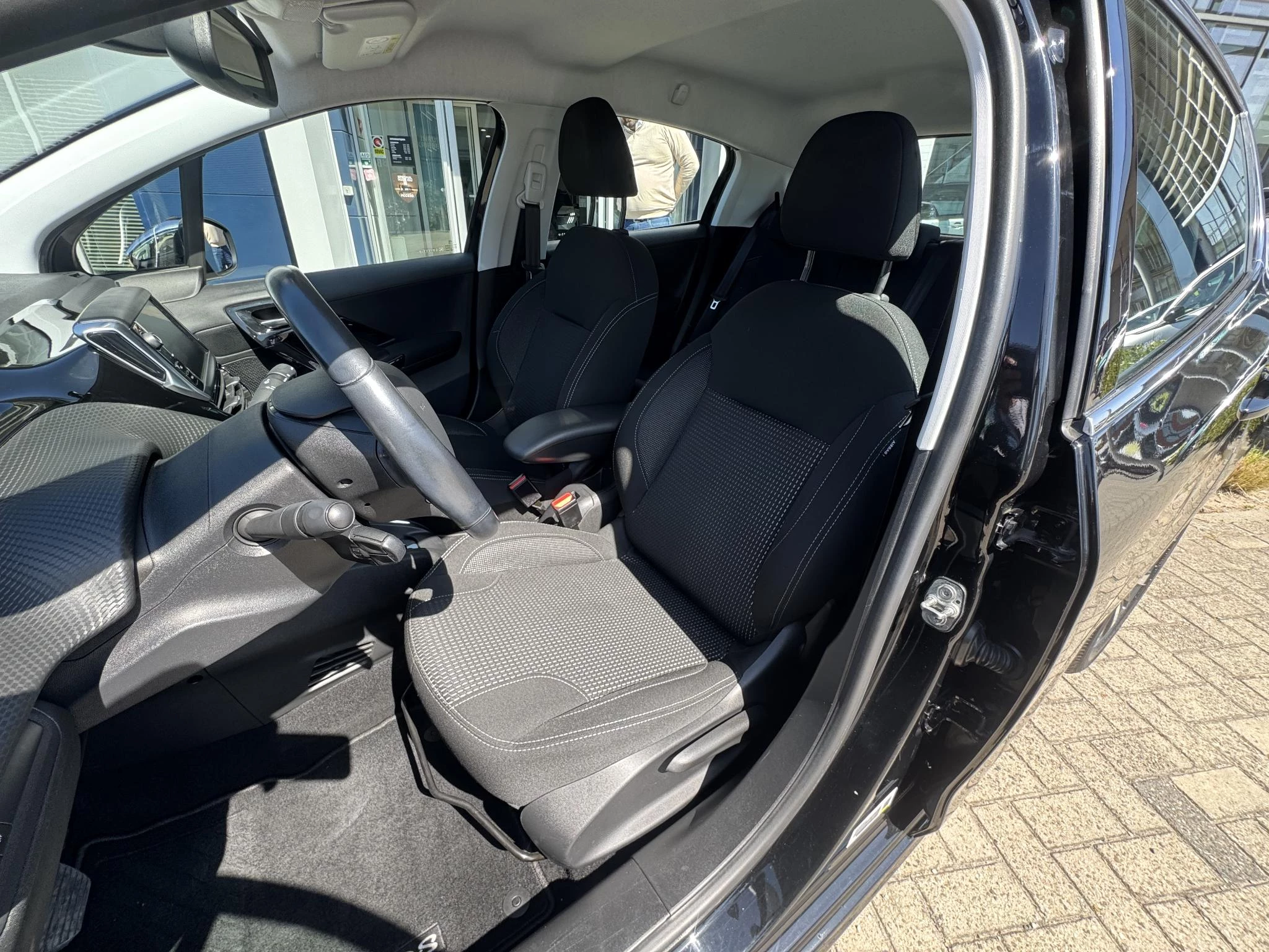 Peugeot-208-image-16