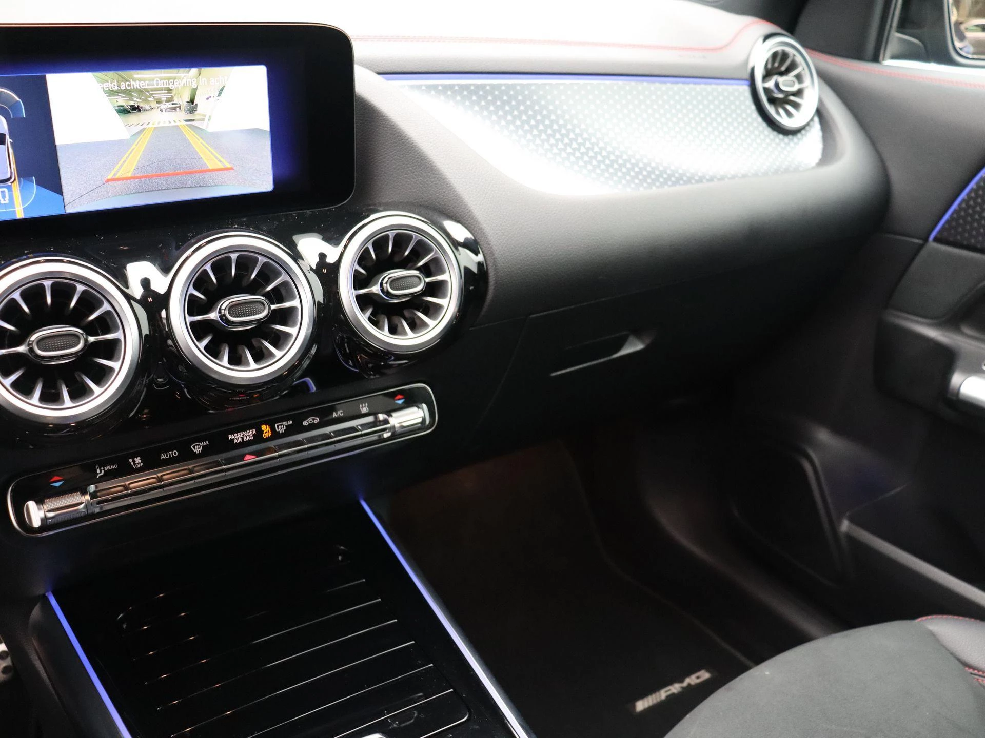 Mercedes-Benz EQA 250+ AMG Line + CARLAY + NIGHTPAKKET + CAMERA +