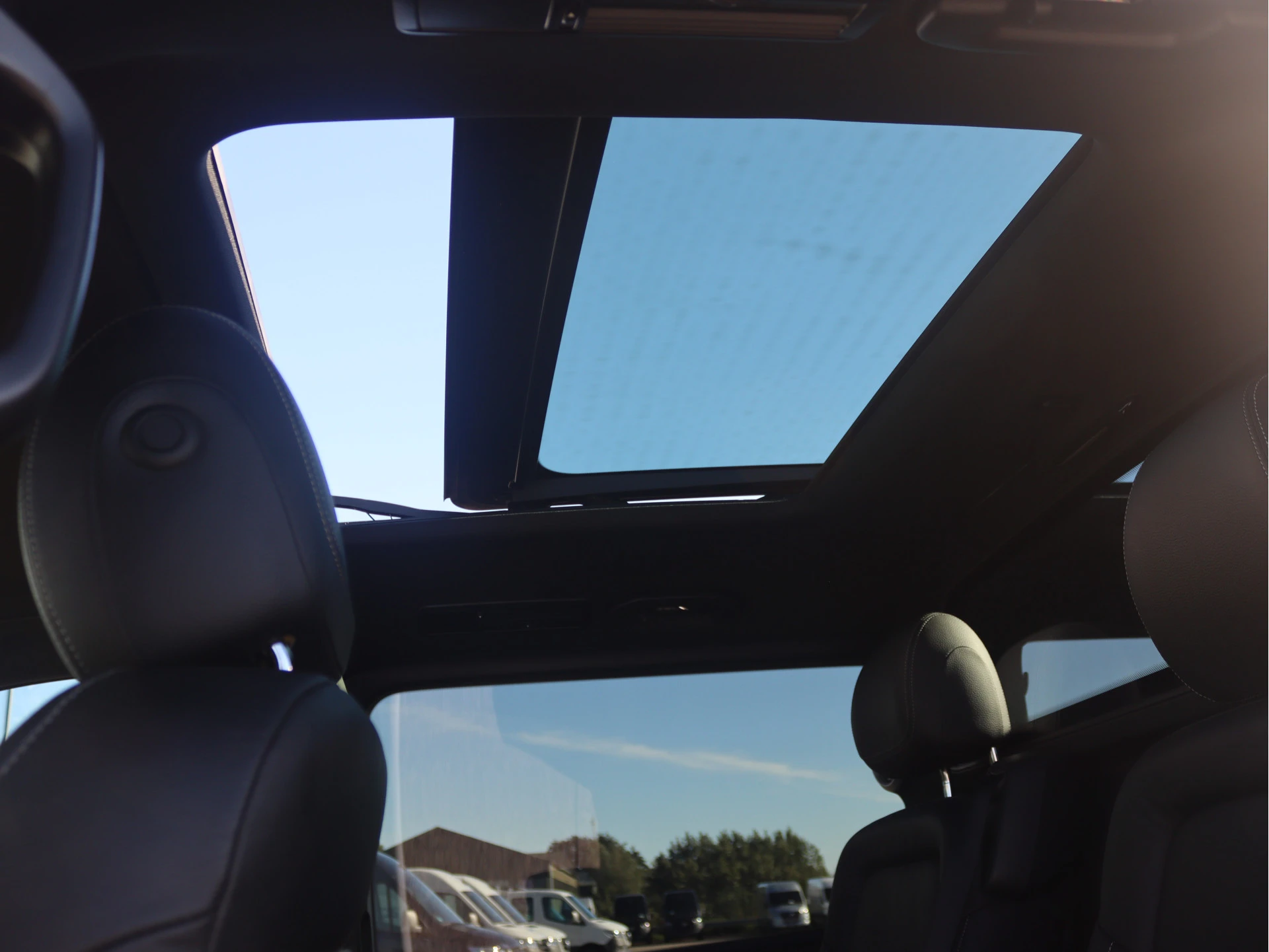 Mercedes-Benz-V-Klasse-image-16