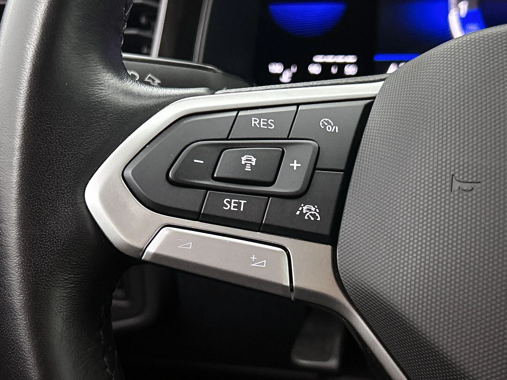 Volkswagen-Polo-image-5
