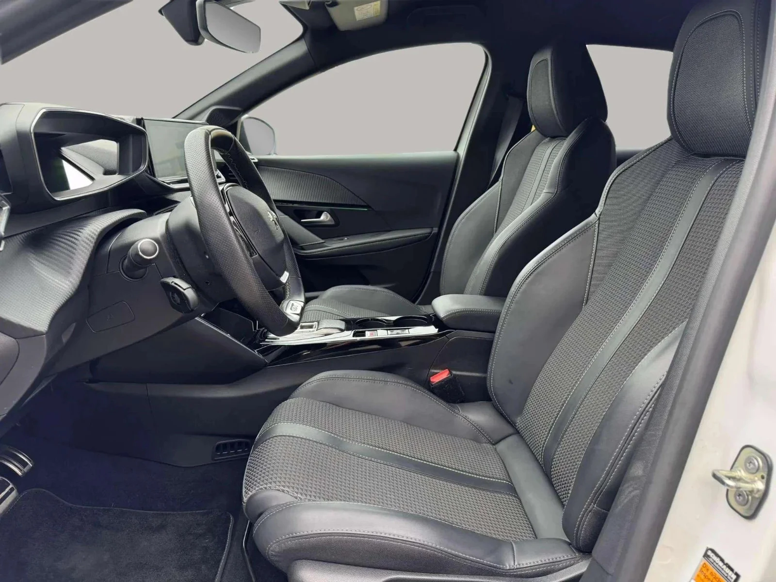 Peugeot-e-208-image-8