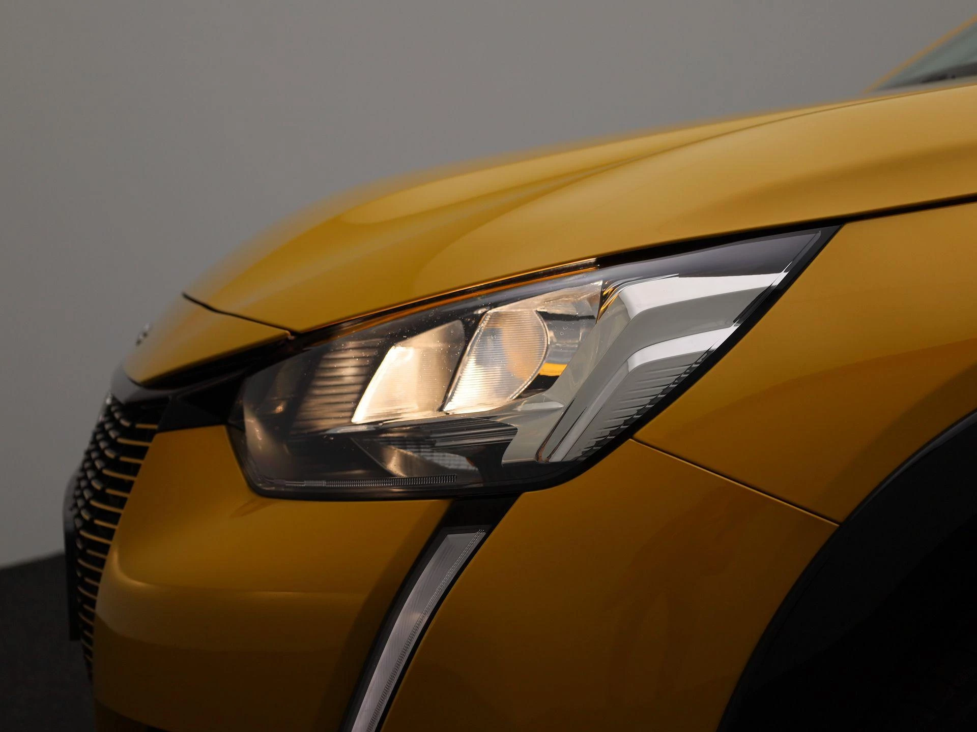Peugeot-e-208-image-13