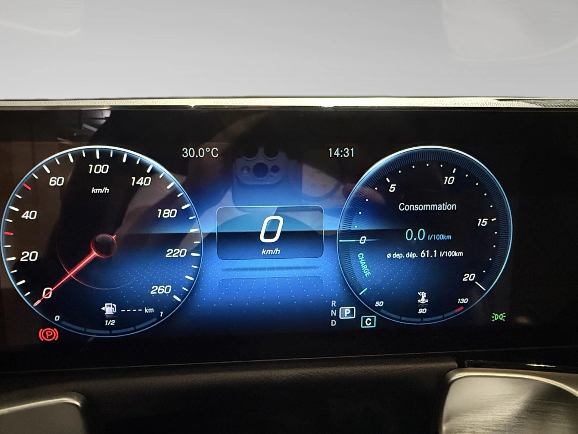 Mercedes-Benz-GLB-image-1