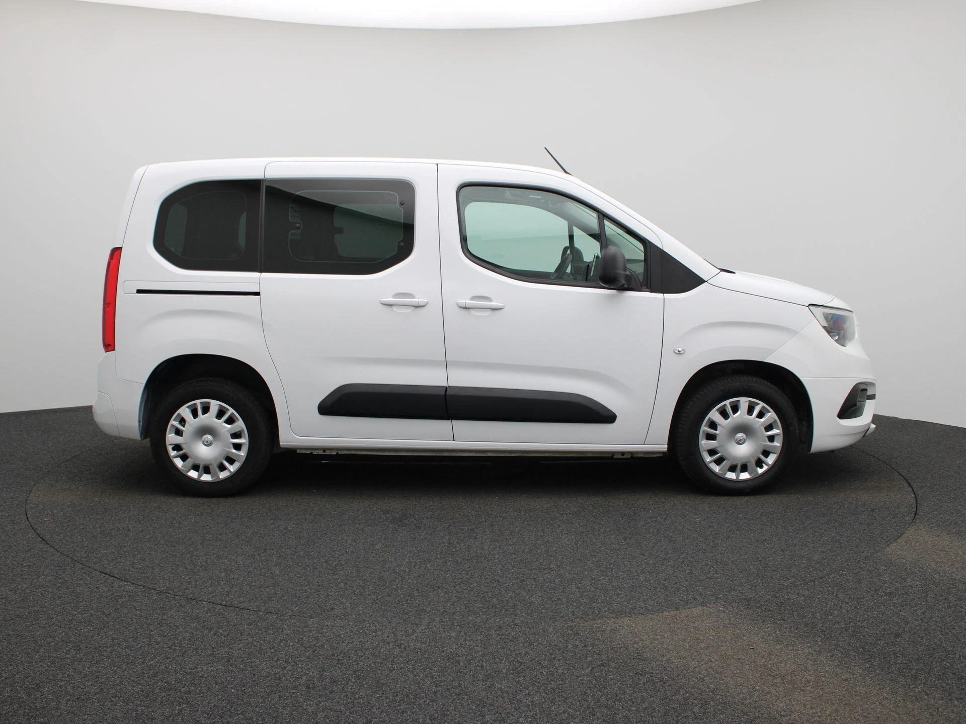 Opel-Combo Life-image-5