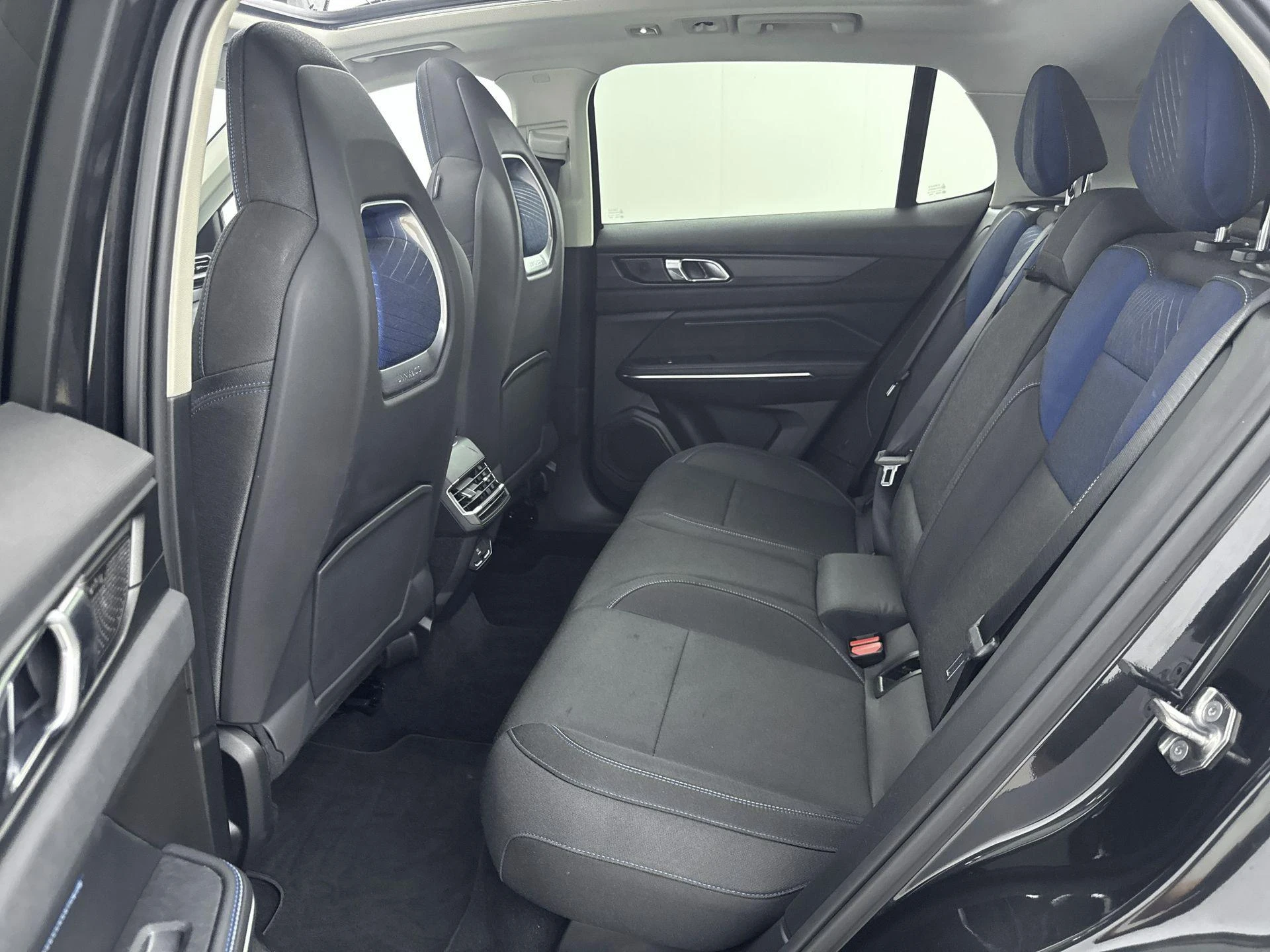 Lynk & Co-01-image-25