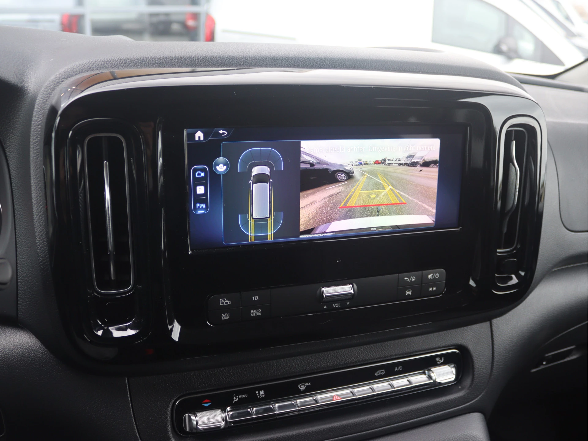 Mercedes-Benz-Vito-image-10